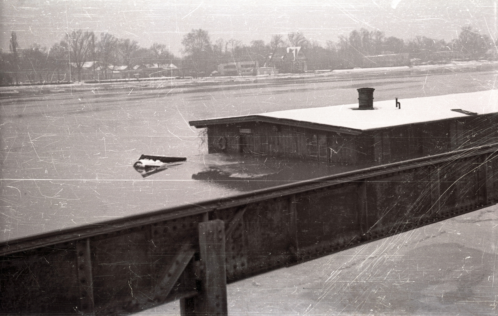 Hungary, Budapest XIII., pesti alsó rakpart az Újpesti rakpartról nézve, szemben a Margit-sziget., 1940, Pálfi András, Budapest, Fortepan #94012