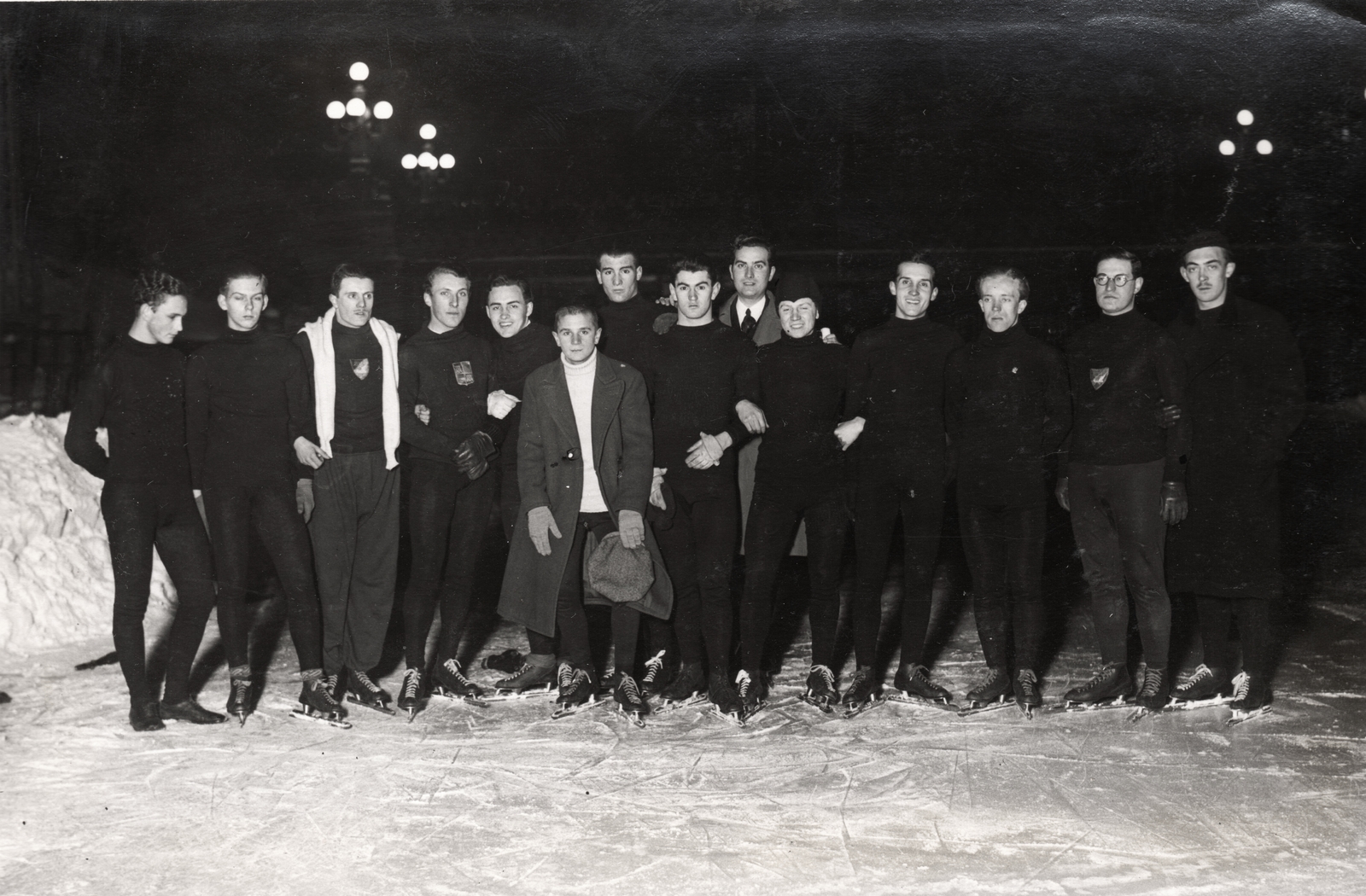 Hungary, Budapest XIV., Műjégpálya., 1935, Peter Selnar, skating, crest, sport jersey, Budapest, Fortepan #94054