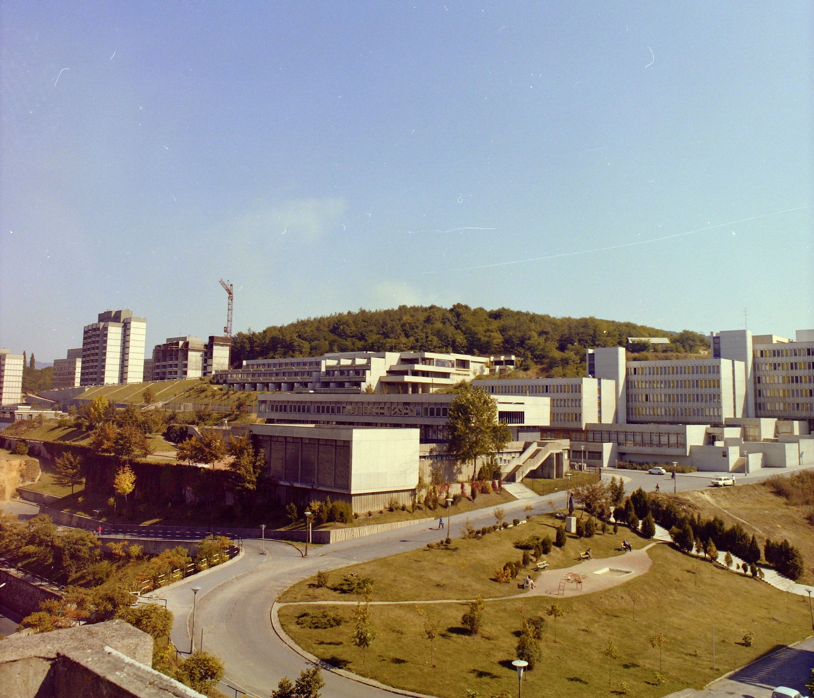 Hungary, Salgótarján, Kissomlyó utca, Bolyai János Gimnázium és Szakközépiskola., 1982, Schuller Judit, colorful, Fortepan #94110