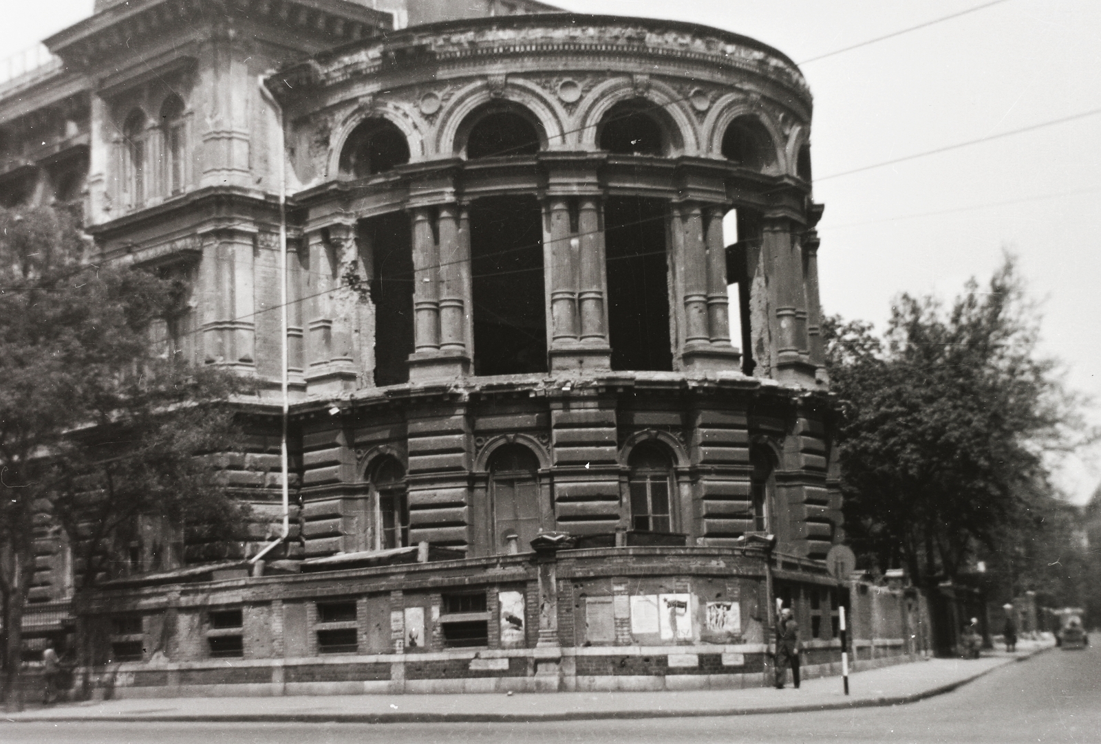 Hungary, Budapest VIII., Üllői út - Mária utca sarok, BOTE (később Semmelweis Egyetem) Bőrgyógyászati Klinika., 1957, Semmelweis Egyetem Levéltára, Budapest, monument, Fortepan #94175