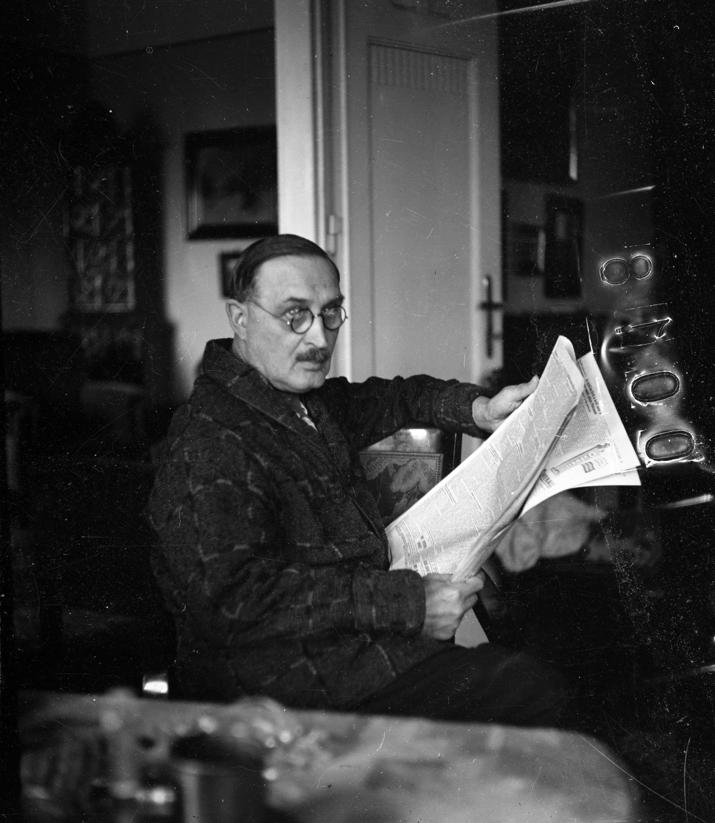 1935, Szerdahelyi Márk, reading, newspaper, Fortepan #94186