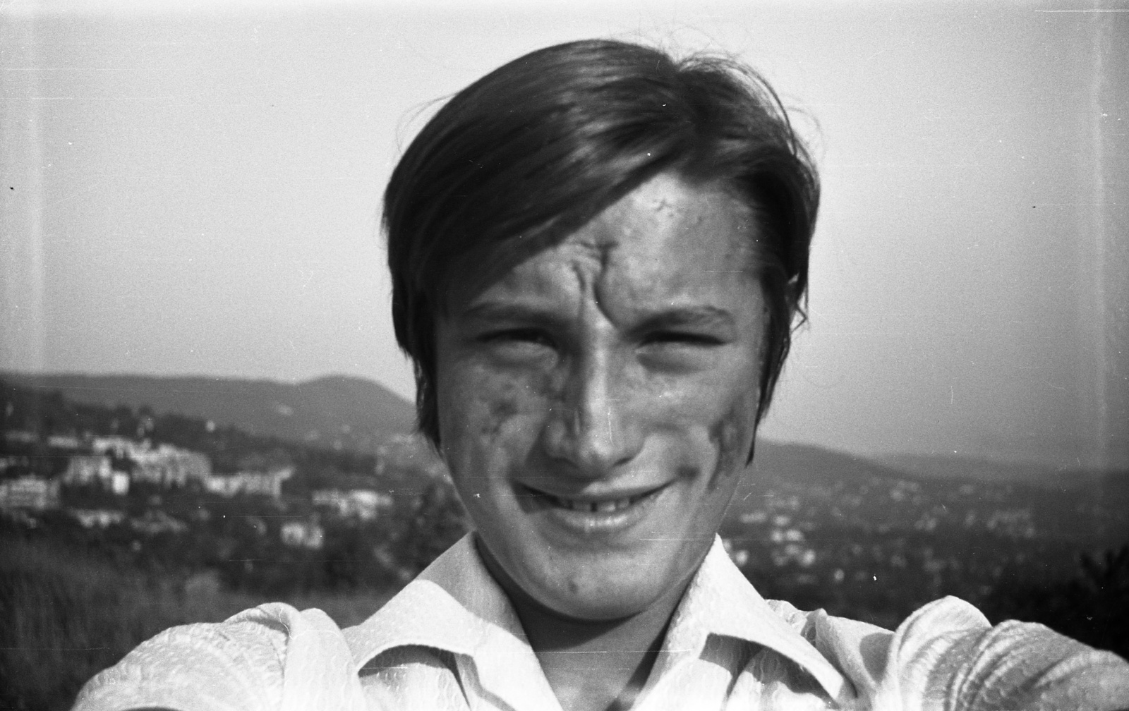 Hungary, Budapest XII., a felvétel a Kissvábhegyen készült (Martinovics-hegy), balra a háttérben a János-hegy., 1968, Szerdahelyi Márk, portrait, man, self-portrait, Budapest, Fortepan #94195