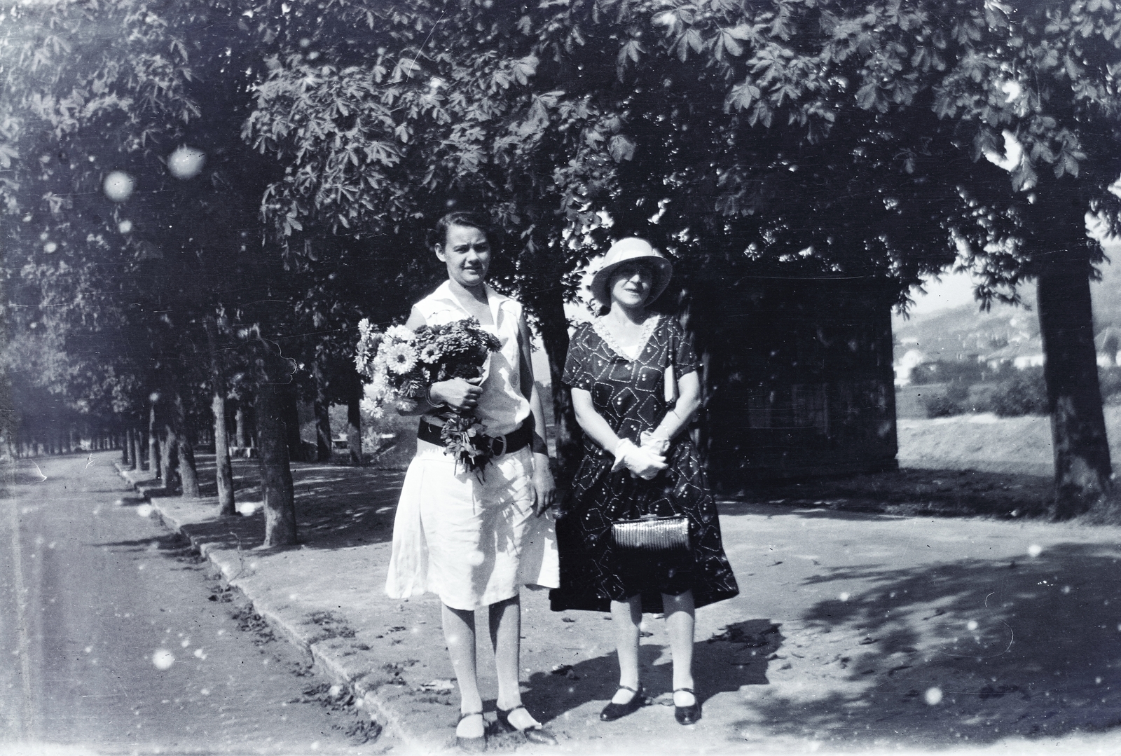 1936, Turbéky Eszter, alley, handbag, bouquet, Fortepan #94208