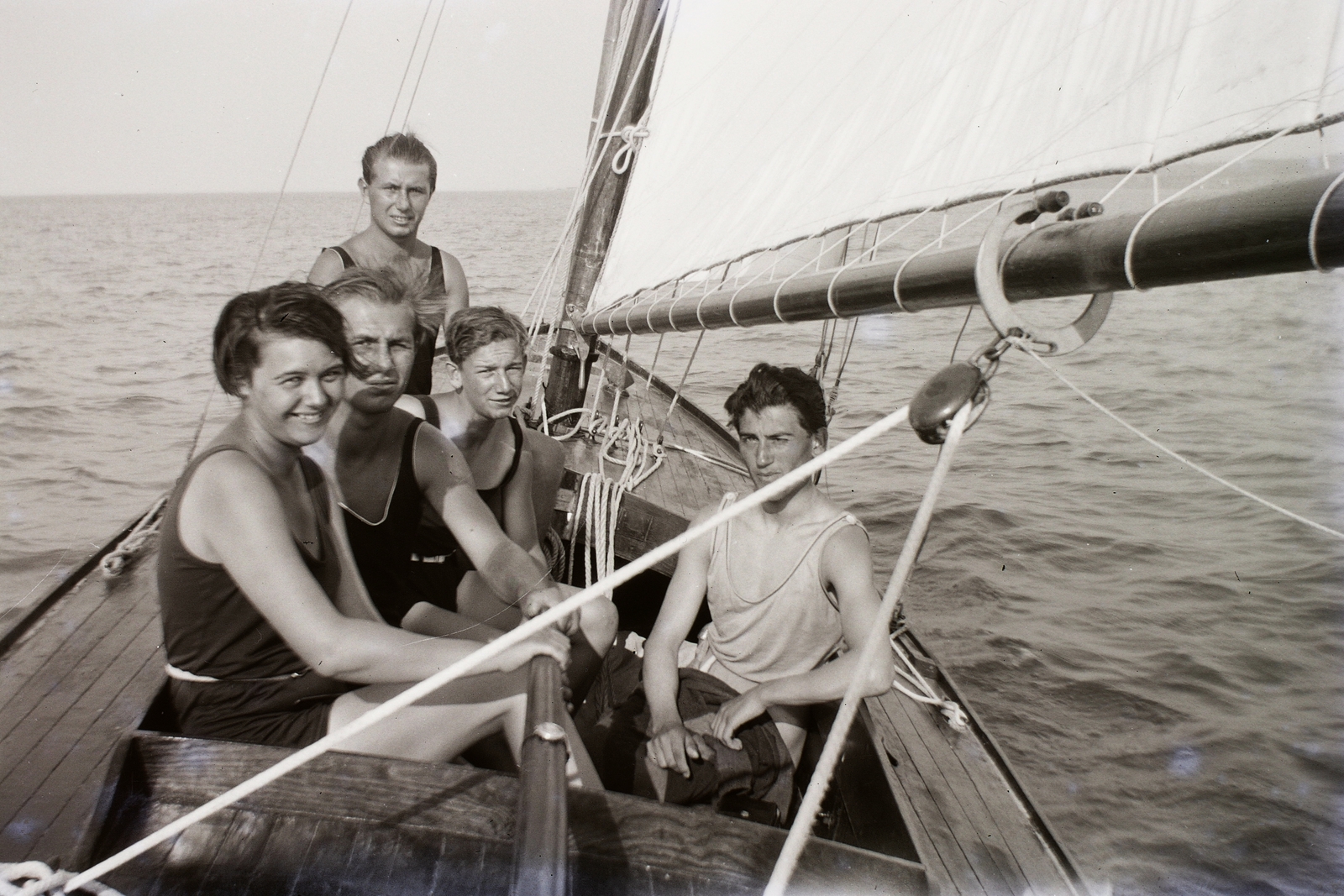 Hungary,Lake Balaton, 1935, Turbéky Eszter, bathing suit, sailboat, tableau, smile, sailing, Fortepan #94221