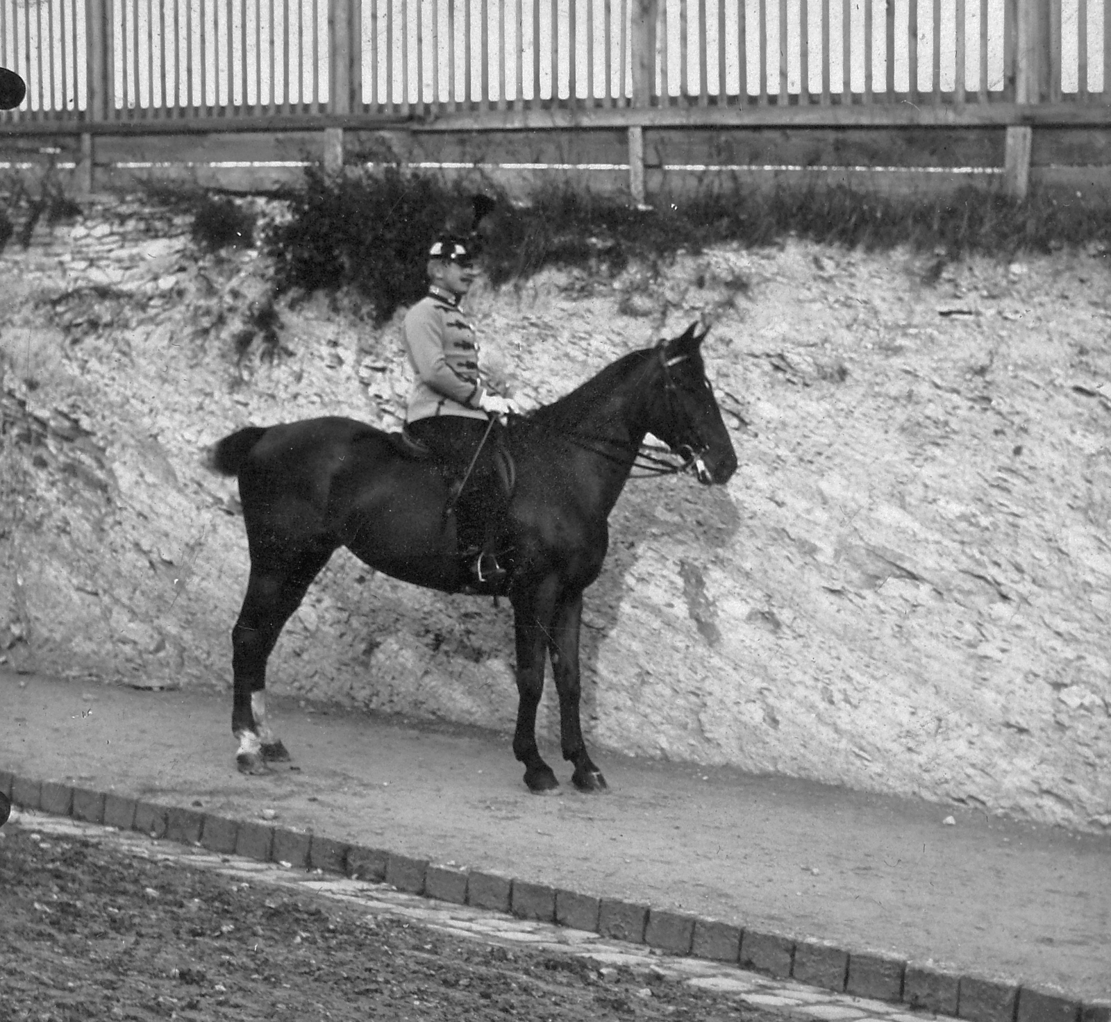 1905, Fortepan, uniform, horse, pavement, man, fence, rider, Fortepan #9423