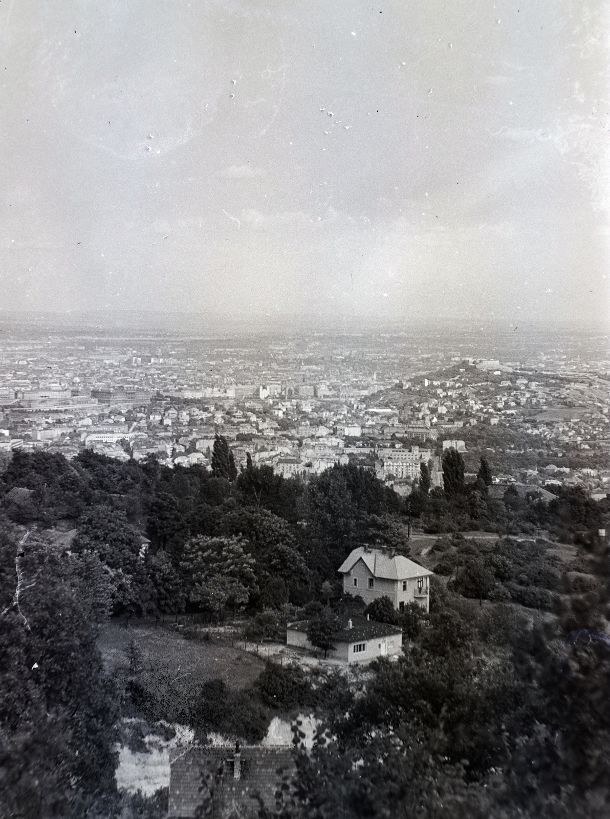 Magyarország, Budapest XII., Melinda út 30-32., kilátás a Melinda társas-üdülőház egyik erkélyéről a belváros felé., 1942, Vaskapu utca, Budapest, Fortepan #94282