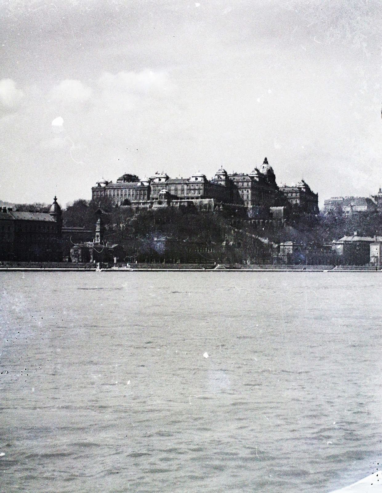 Magyarország, Budapest, Királyi Palota (később Budavári Palota) a pesti alsó rakpartról nézve., 1939, Vaskapu utca, Fortepan #94287