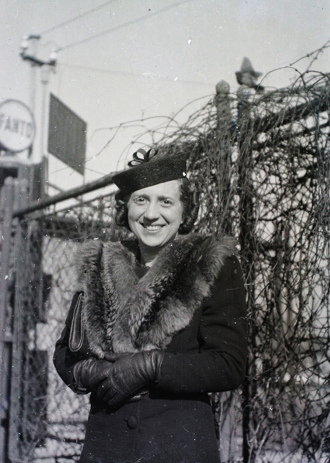 1935, Vaskapu utca, portrait, fashion, hat, smile, handbag, lady, fur, Fortepan #94338