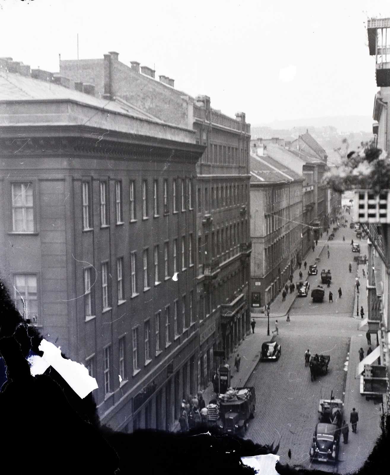 Magyarország, Budapest V., Arany János utca a Sas utcától a Duna felé nézve., 1949, Vaskapu utca, Budapest, rontott fotó, utcakép, Fortepan #94342