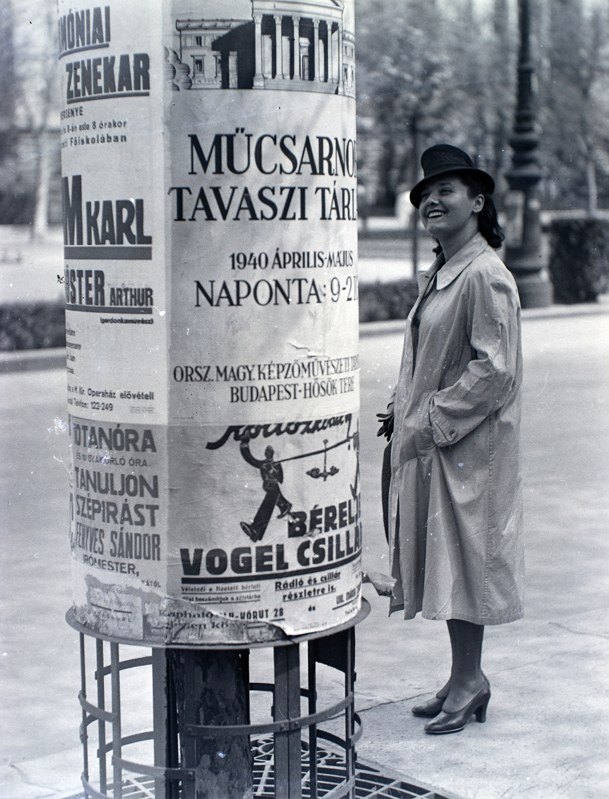 1940, Vaskapu utca, ad, ad pillar, iron bars, smile, poster, Fortepan #94351