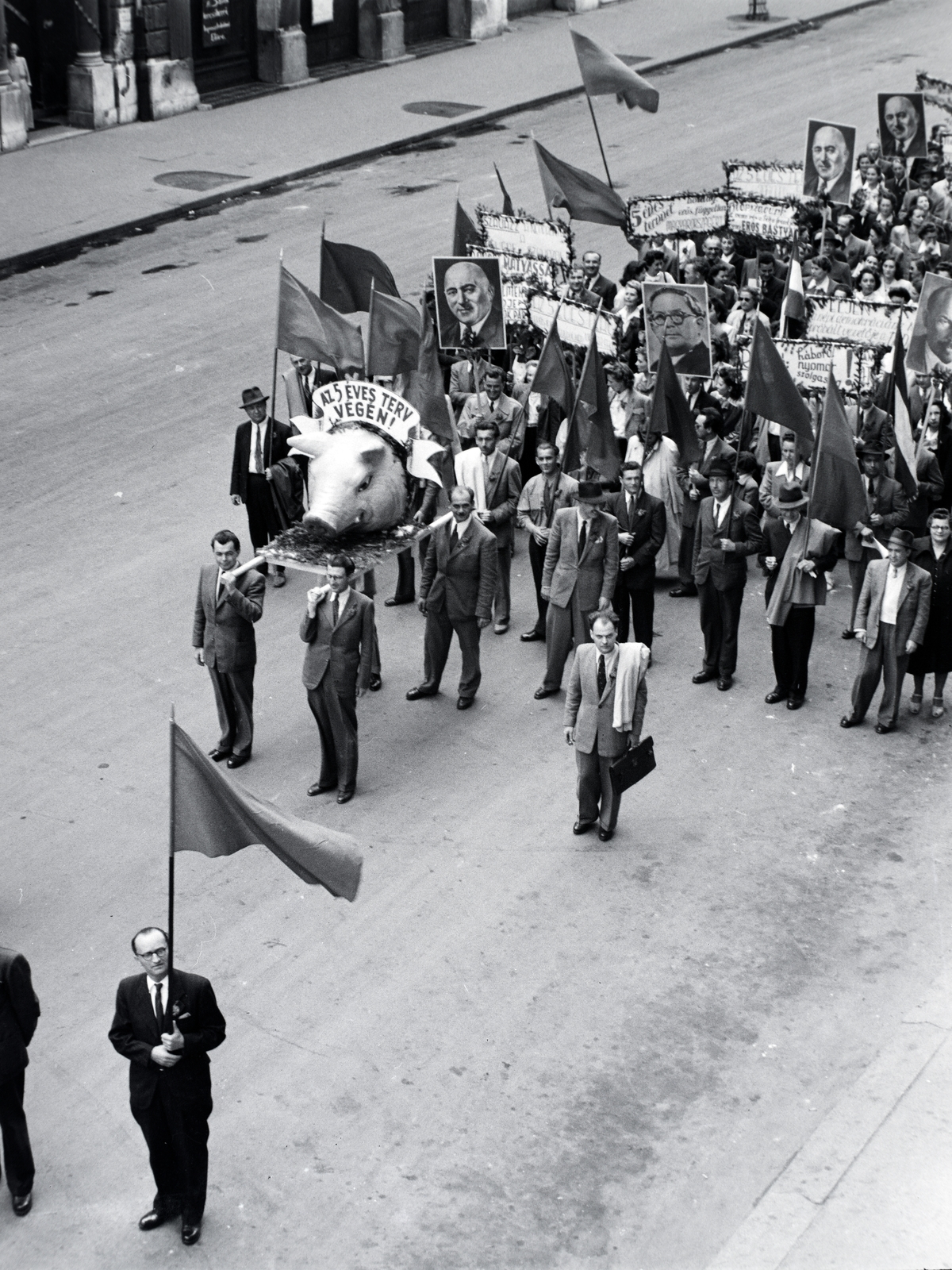 Hungary, Budapest, 1950, Vaskapu utca, personality cult, march, 1st of May parade, Mátyás Rákosi-portrayal, Best of, pig, Fortepan #94357