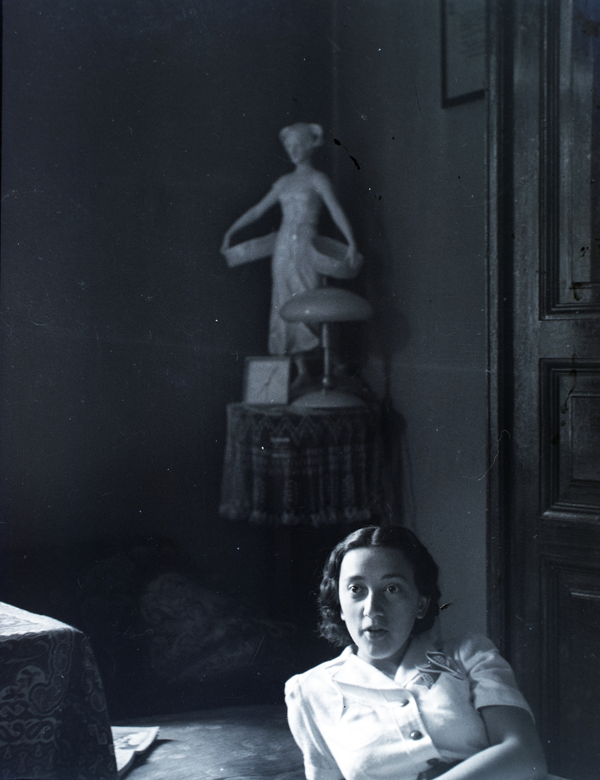 1938, Vaskapu utca, portrait, light, watch, sculpture, interior, lady, china, Fortepan #94364