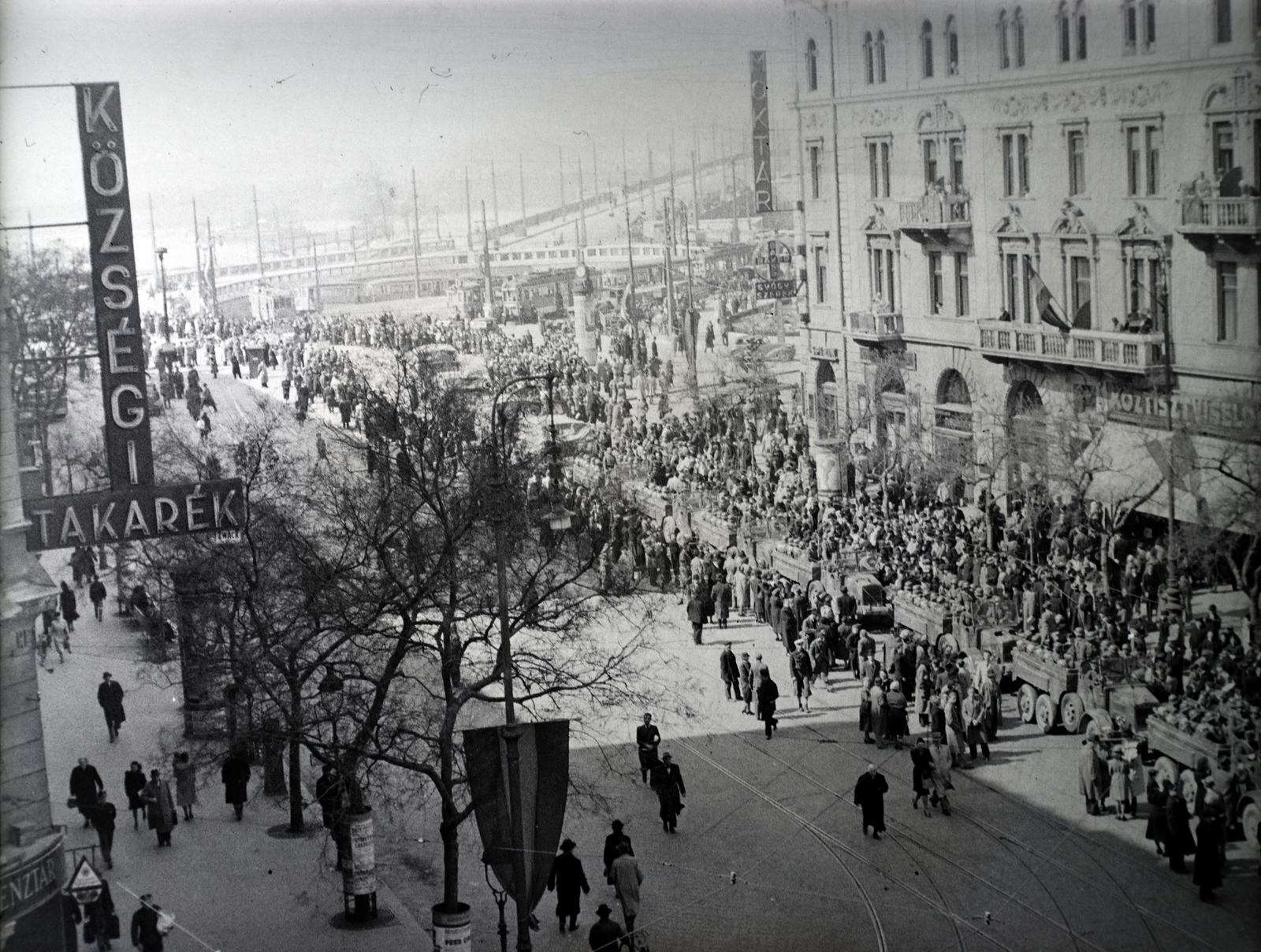 Hungary, Budapest IX., Ferenc körút és a Boráros tér a Mester utca saroktól nézve, háttérben a Petőfi (Horthy Miklós) híd., 1941, Vaskapu utca, Budapest, Duna-bridge, Hubert Pál Álgyay-design, Fortepan #94365