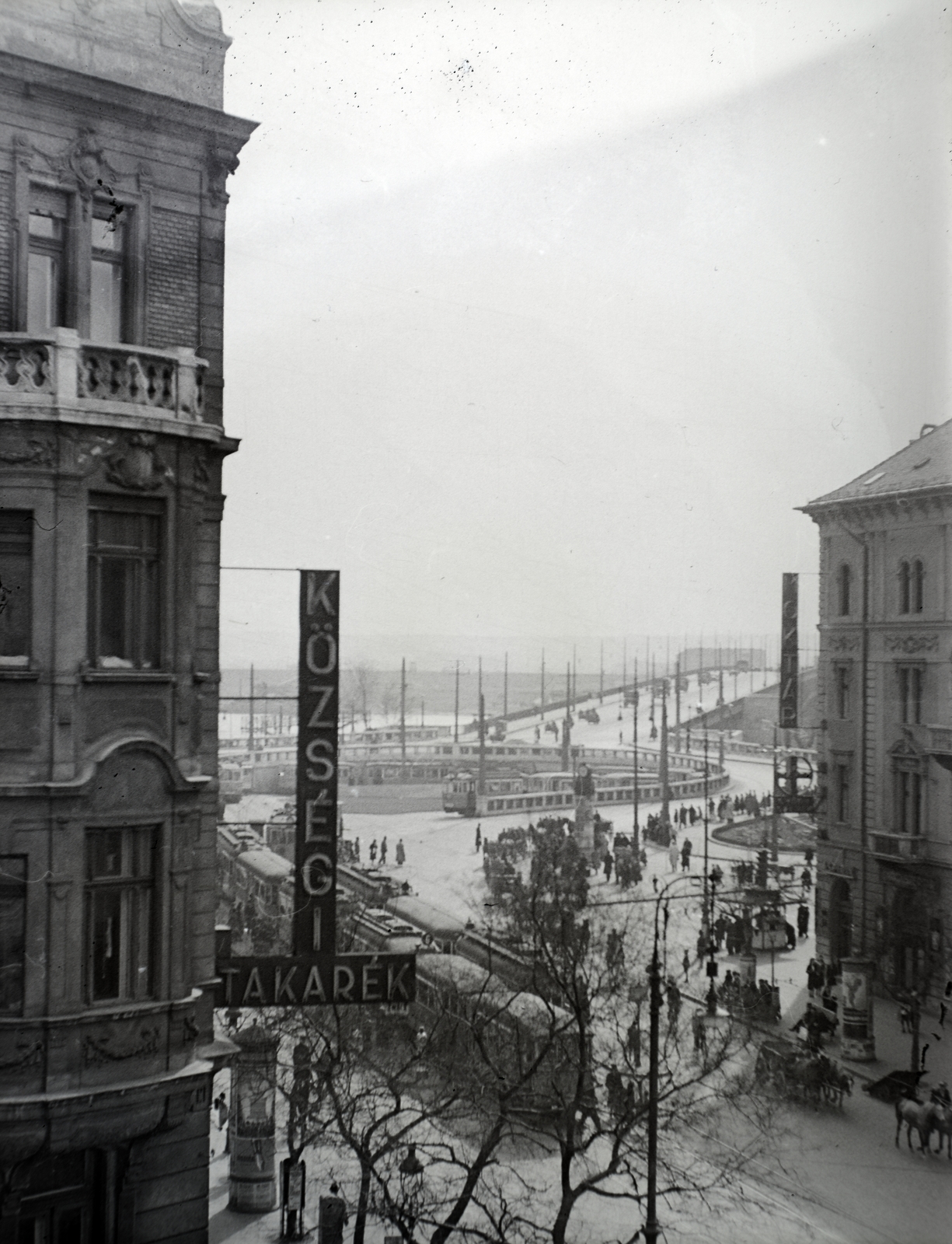 Hungary, Budapest IX., a Boráros tér és a Petőfi (Horthy Miklós) híd a Ferenc körút - Mester utca saroktól nézve., 1941, Vaskapu utca, balcony, neon sign, Budapest, Duna-bridge, Hubert Pál Álgyay-design, Fortepan #94371