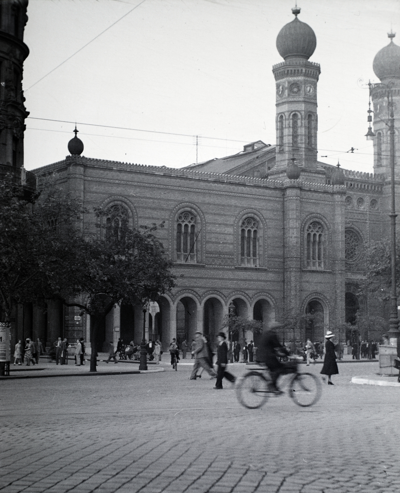 Magyarország, Budapest VII., a Dohány utcai zsinagóga a Károly körút (Károly király út) felől nézve., 1942, Vaskapu utca, zsinagóga, zsidóság, Budapest, mór stílus, Fortepan #94376