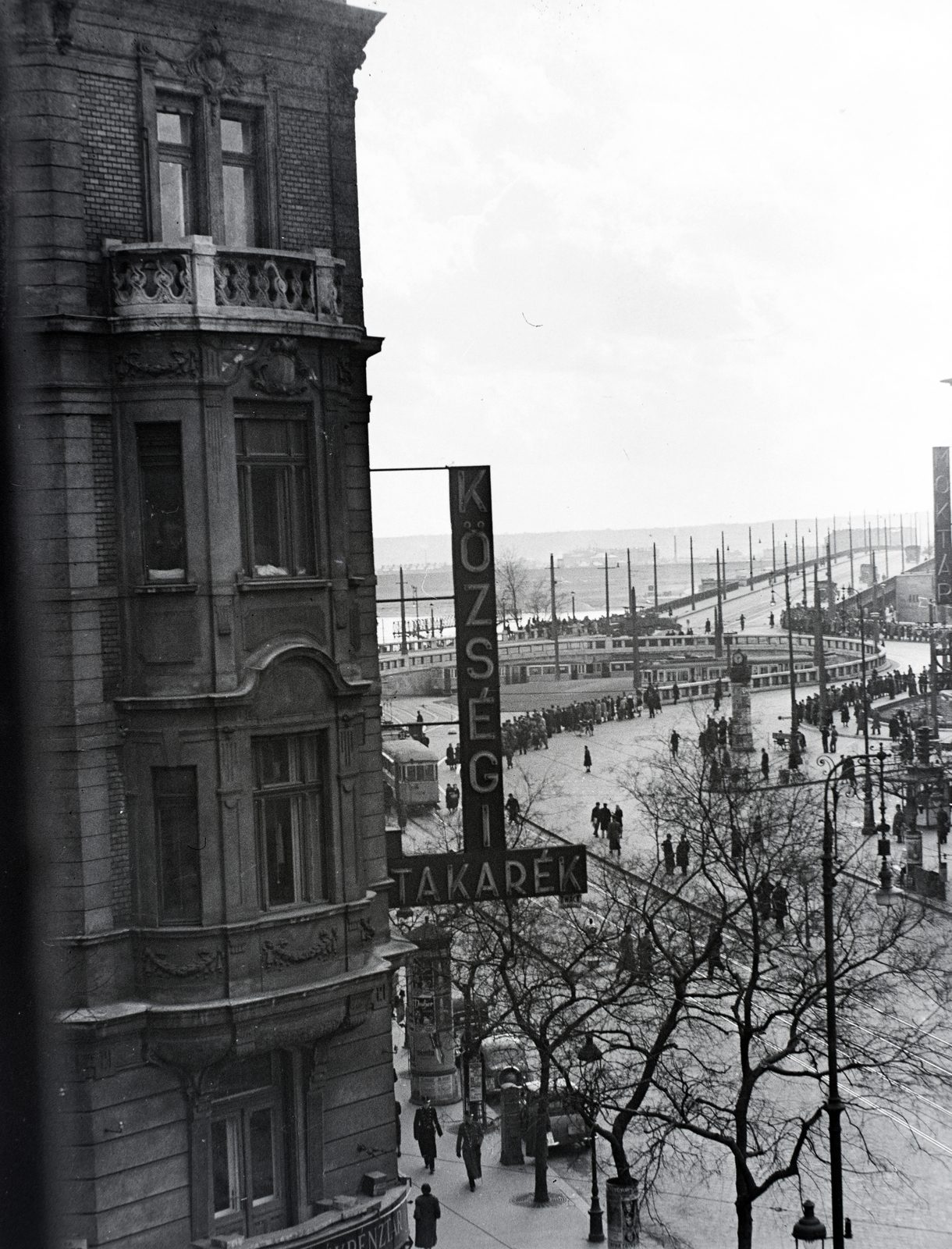 Hungary, Budapest IX., Boráros tér és a Petőfi (Horthy Miklós) híd a Ferenc körút - Mester utca saroktól nézve., 1941, Vaskapu utca, neon sign, Budapest, Duna-bridge, Hubert Pál Álgyay-design, Fortepan #94406