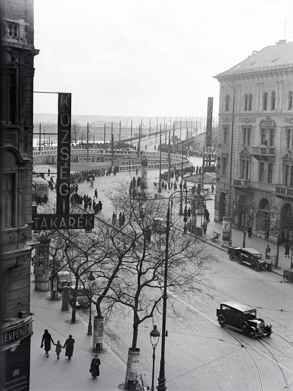 Hungary, Budapest IX., Ferenc körút és a Boráros tér a Mester utca saroktól nézve, háttérben a Petőfi (Horthy Miklós) híd., 1941, Vaskapu utca, Budapest, Duna-bridge, Hubert Pál Álgyay-design, Fortepan #94417