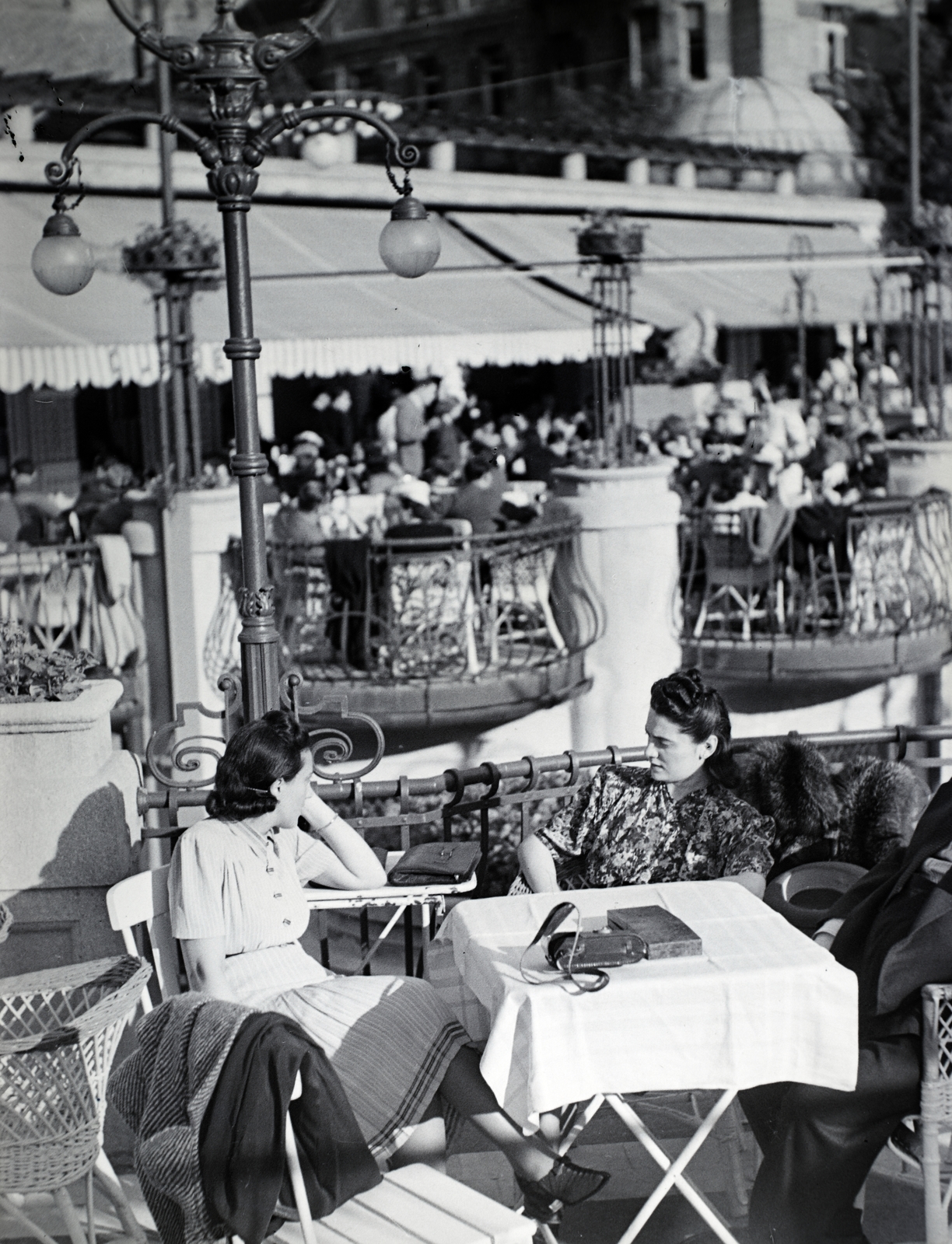 Magyarország, Budapest XI., Gellért Gyógyfürdő, terasz., 1943, Vaskapu utca, Budapest, Fortepan #94428