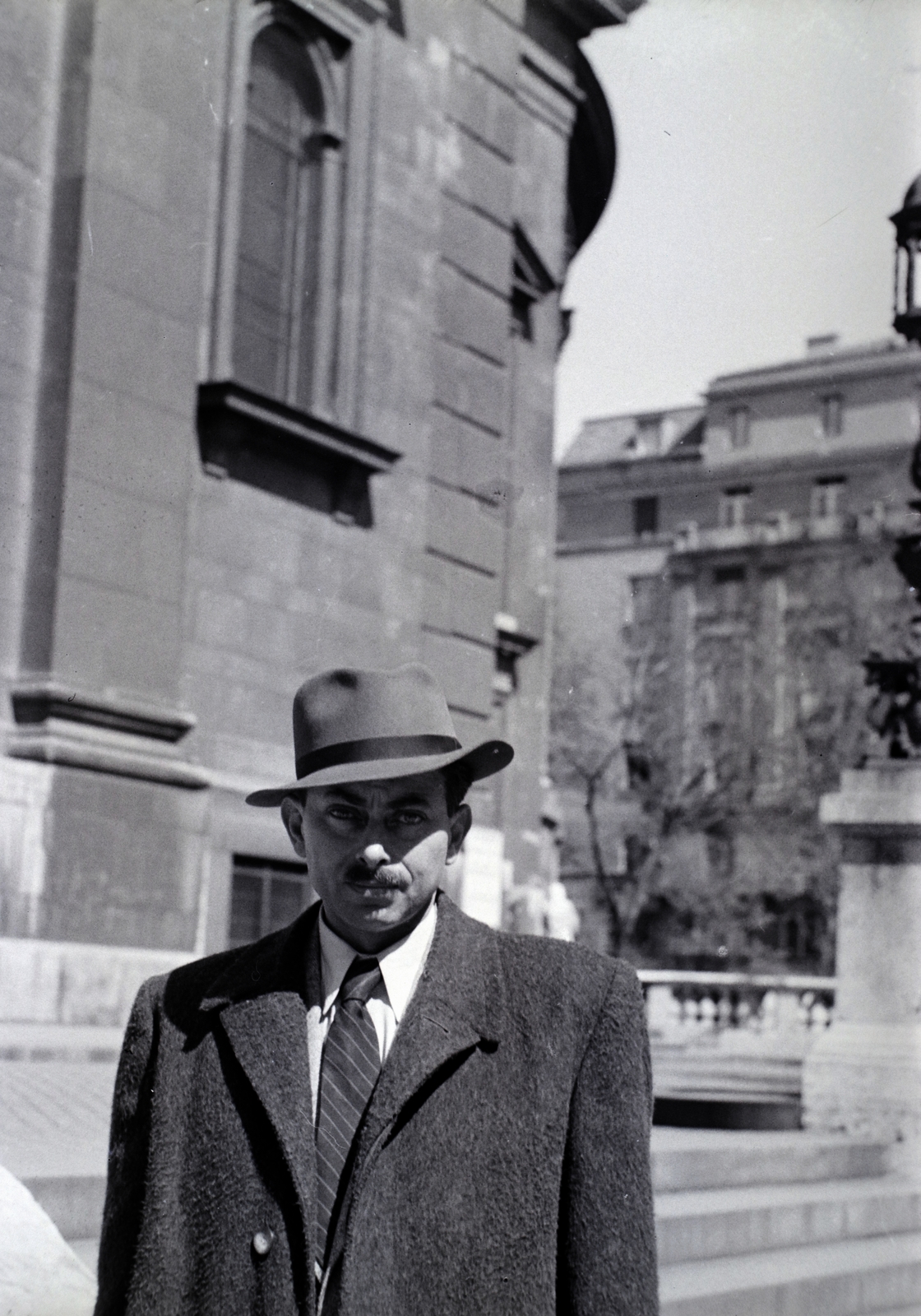 Magyarország, Budapest V., Szent István-bazilika, háttérben a Bajcsy-Zsilinszky úton a Révay köz és a Révay utca közötti háztömb., 1942, Vaskapu utca, Budapest, Fortepan #94468