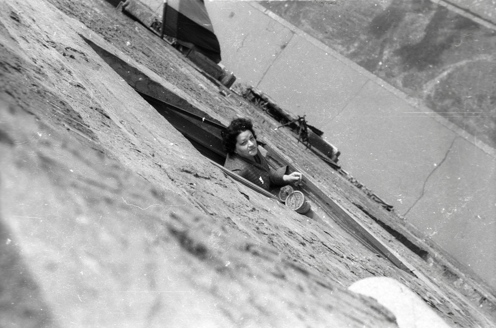 1965, Vaskapu utca, leaning out of the window, bird's eye view, slanted, Fortepan #94499