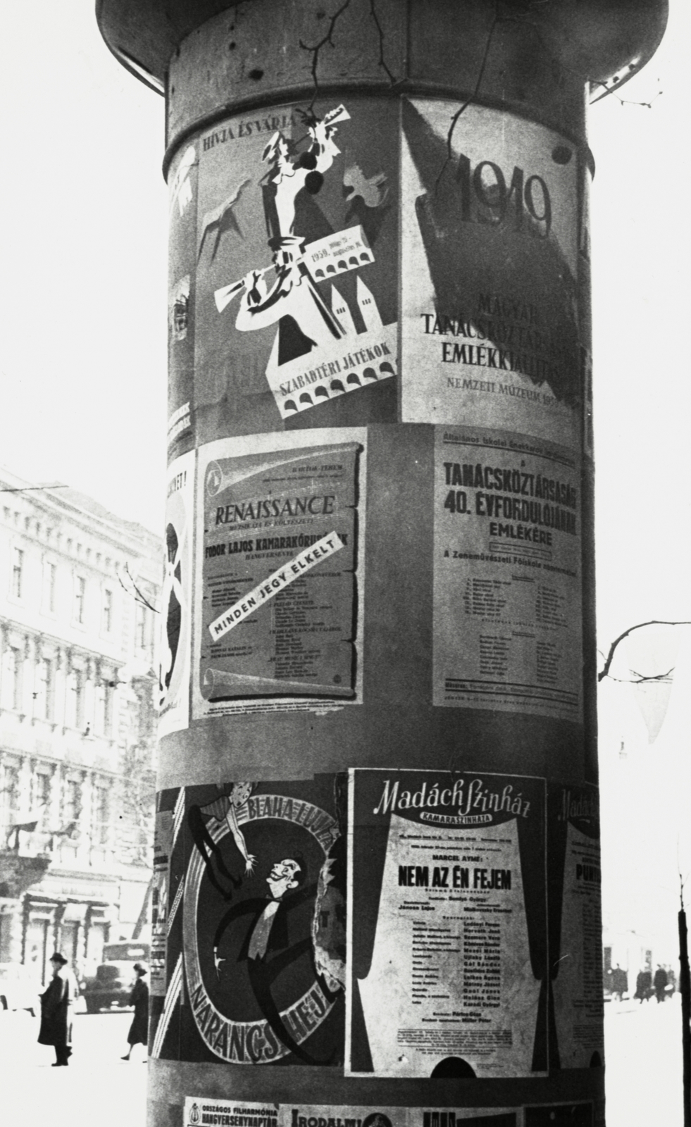 Hungary, Budapest V.,Budapest VI., Bajcsy-Zsilinszky út a Markó utca és az Alkotmány utca között., 1959, Várkonyi Ádám, poster, ad pillar, Budapest, Fortepan #94548