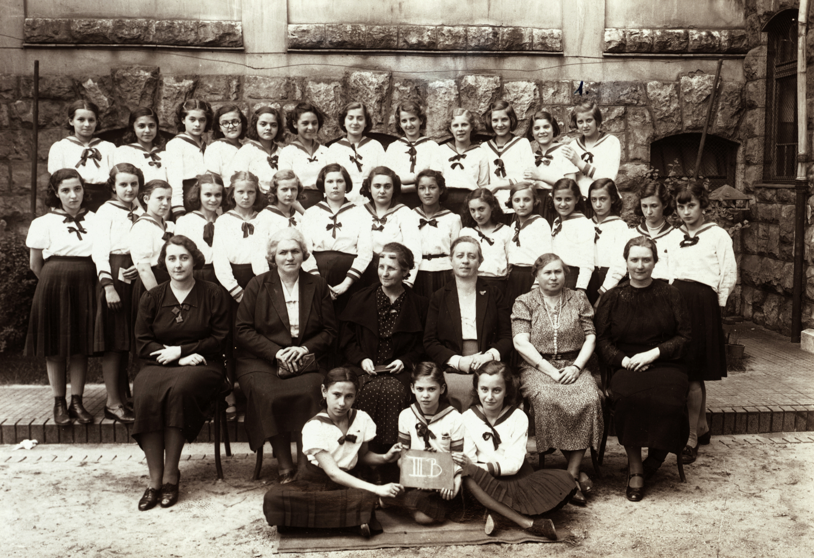 1937, Fortepan/Album003, label, class photo, girls' class, pleated skirt, sailor blouse, teacher, cross-legged sitting, Fortepan #94587