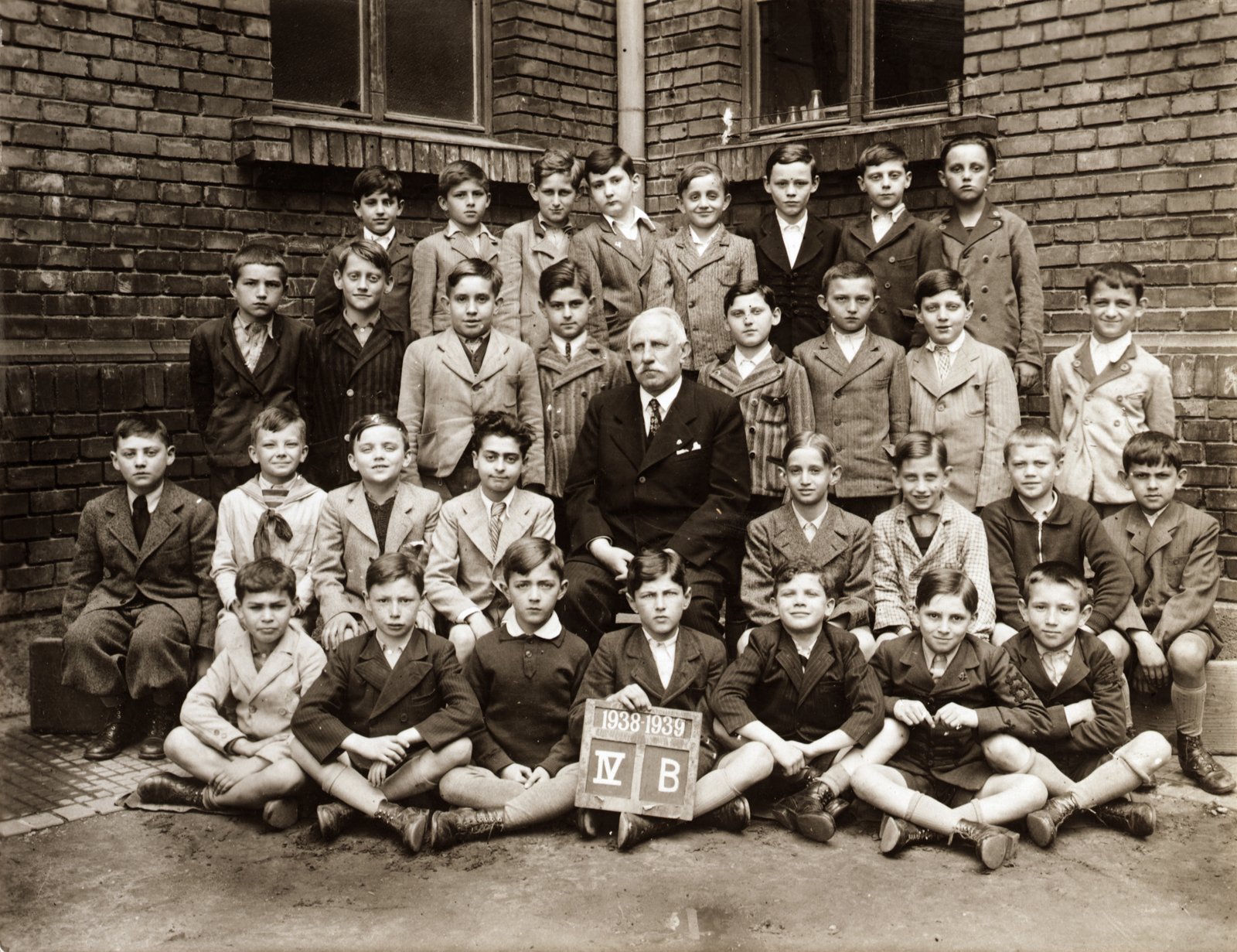 1939, Fortepan/Album003, felirat, osztálykép, tanár, fiúosztály, dátum felirat, Fortepan #94588