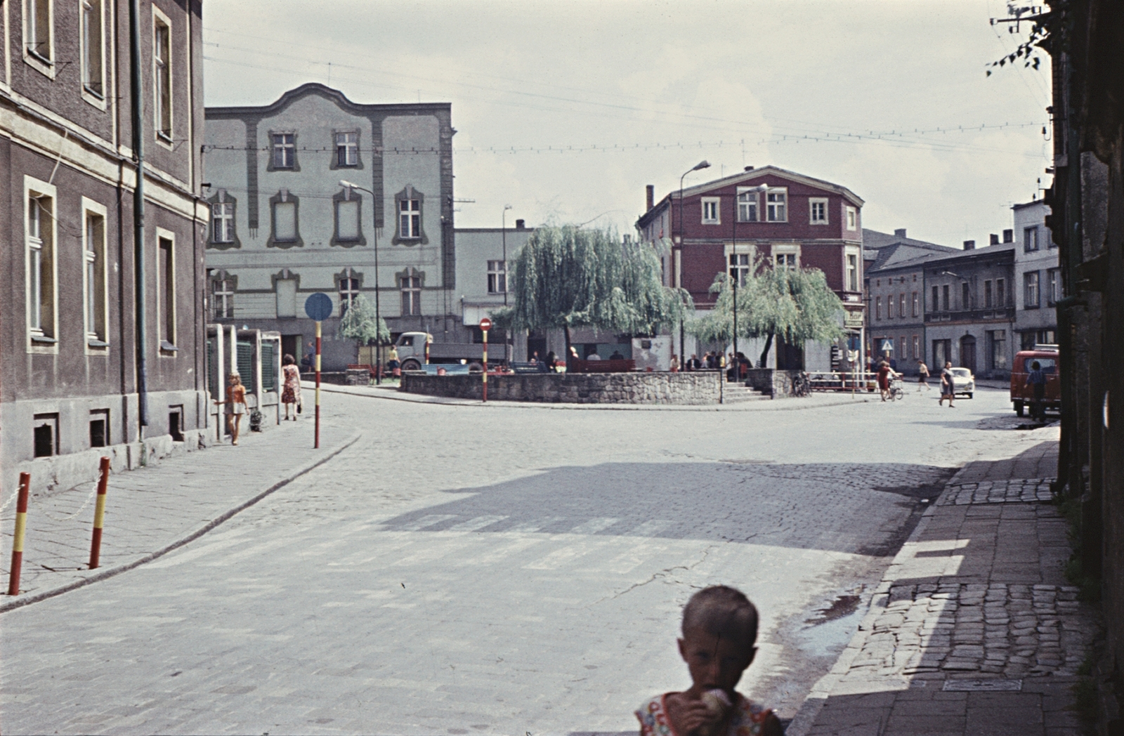 Poland, Lubliniec, ulica marszałka Józefa Piłsudskiego, szemben a plac Mikolaja Kopernika., 1977, Erky-Nagy Tibor, colorful, crosswalk, Fortepan #94630
