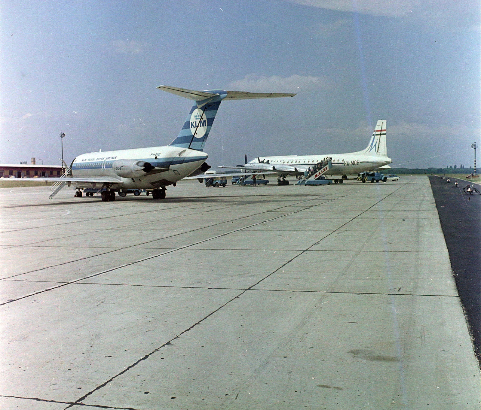 Hungary, Ferihegy (now - Ferenc Liszt) International Airport, Budapest XVIII., 1968, UVATERV, colorful, american brand, Soviet brand, airplane, airport, Ilyushin-brand, Hungarian Airlines, KLM Royal Dutch Airlines, McDonnell Douglas-brand, Budapest, Fortepan #94761