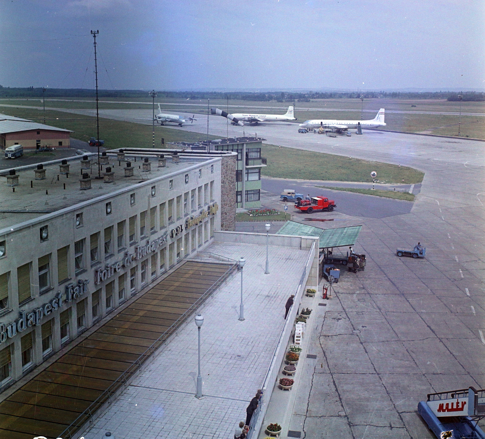 Hungary, Ferihegy (now - Ferenc Liszt) International Airport, Budapest XVIII., 1968, UVATERV, colorful, american brand, Soviet brand, airplane, airport, Ilyushin-brand, Hungarian Airlines, McDonnell Douglas-brand, Budapest, Douglas-brand, aircraft steps, Fortepan #94769