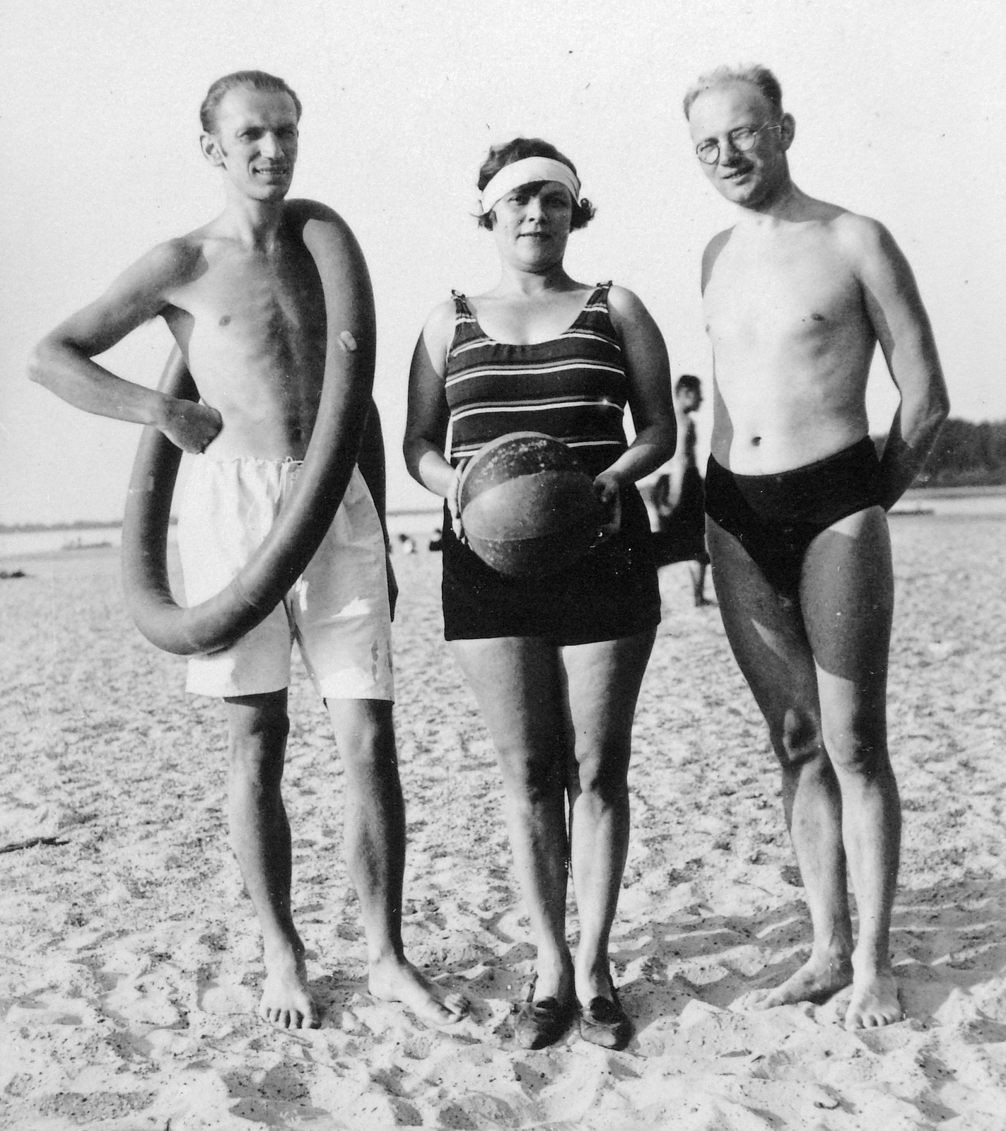 1940, Fortepan, beach, bathing suit, swim belt, beach stuff, inner tube, Fortepan #9478