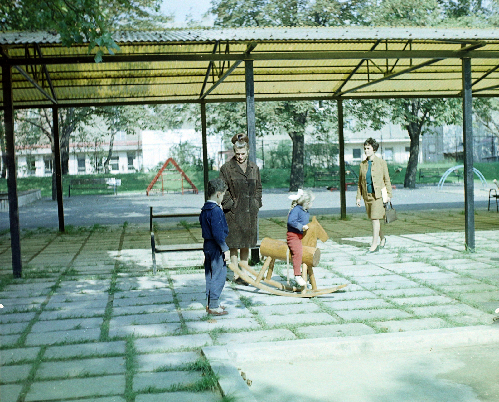 Hungary, Budapest XI., Dávid Ferenc utca, játszótér., 1968, UVATERV, playground, colorful, hobby horse, monkey bar, Budapest, Fortepan #94794