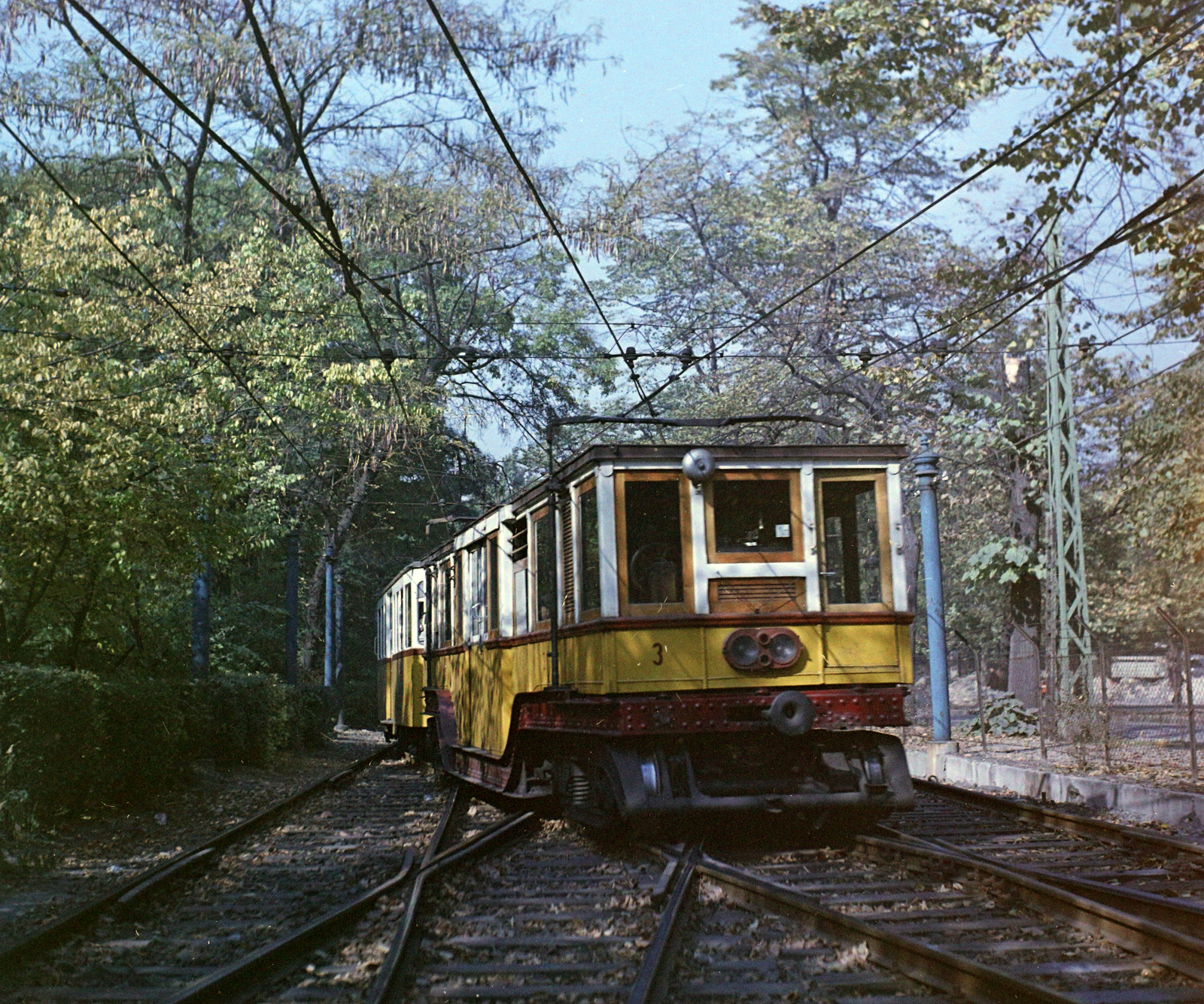 Hungary, Budapest XIV., a Millenniumi Földalatti Vasút mára megszűnt felszíni szakasza a Hősök tere és a Széchenyi fürdő között., 1969, UVATERV, colorful, underground railway, Budapest, Fortepan #94831