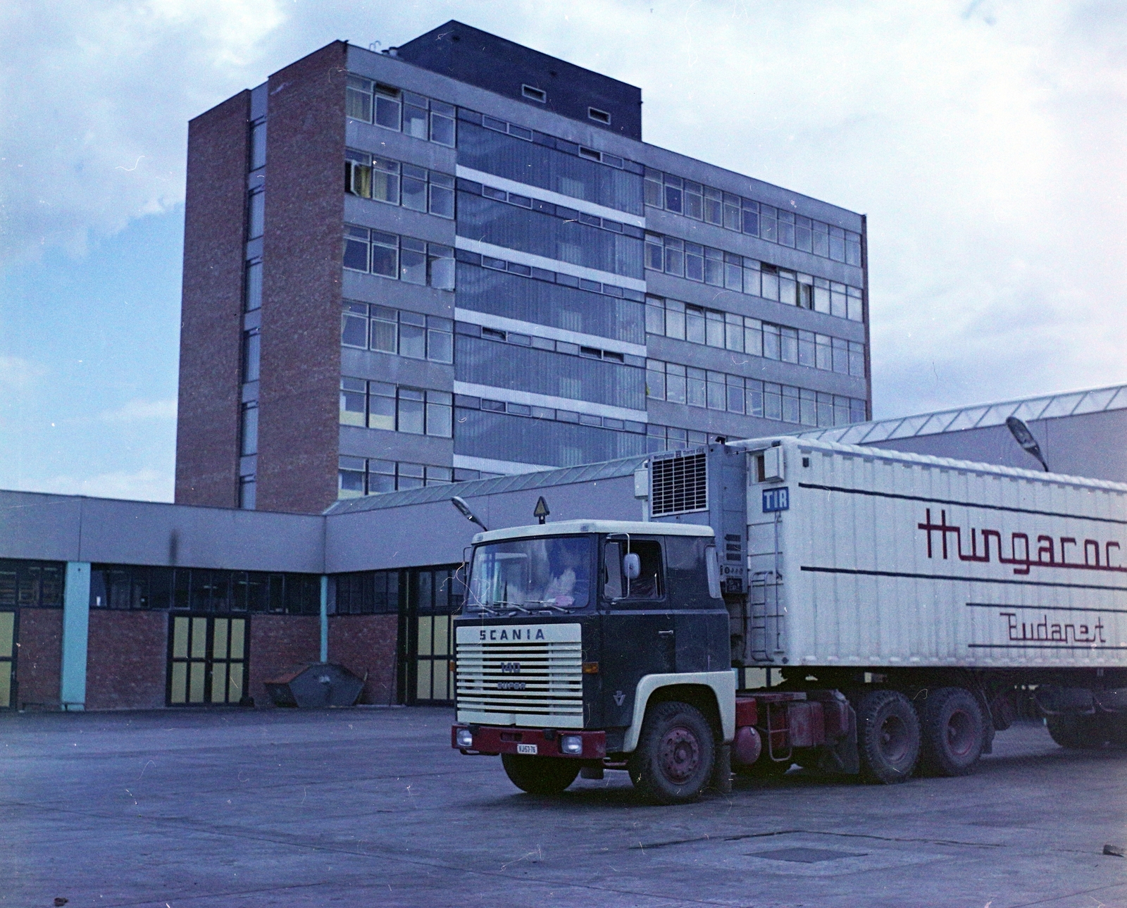Hungary, Budapest XVII., Cinkotai út 34., a HUNGAROCAMION telephelye., 1971, UVATERV, colorful, number plate, Budapest, camion, Hungarocamion-organisation, Scania-brand, Fortepan #94922