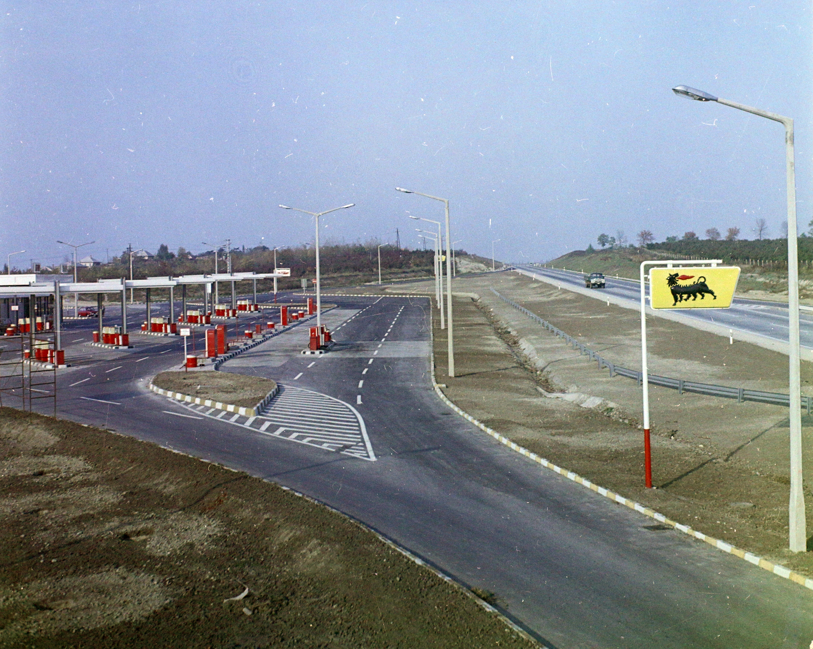 Magyarország,Balaton, Siófok, M7-es, benzinkút a 94-es km-nél., 1971, UVATERV, színes, benzinkút, Agip-márka, Fortepan #94949
