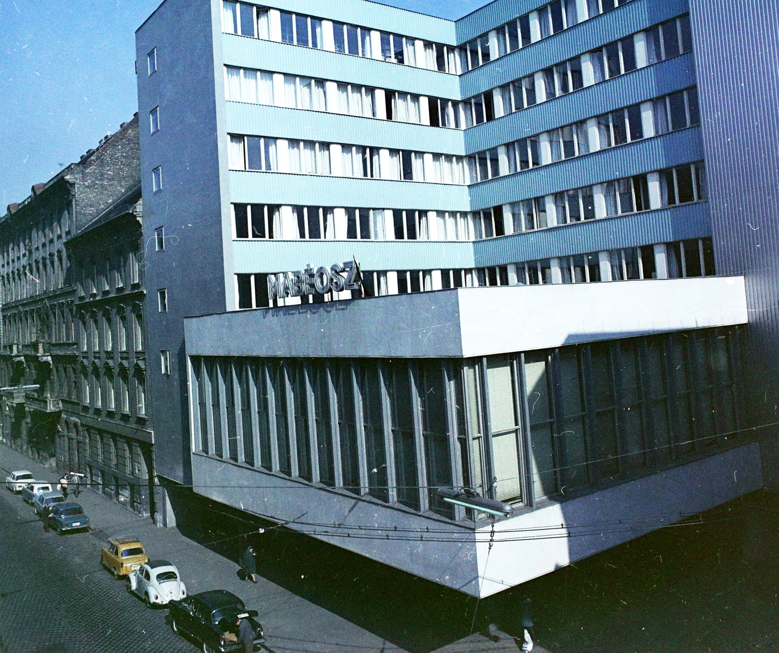 Hungary, Budapest VI., Vörösmarty utca - Szondi utca sarok, MABEOSZ székház., 1971, UVATERV, colorful, neon sign, Budapest, Fortepan #94955