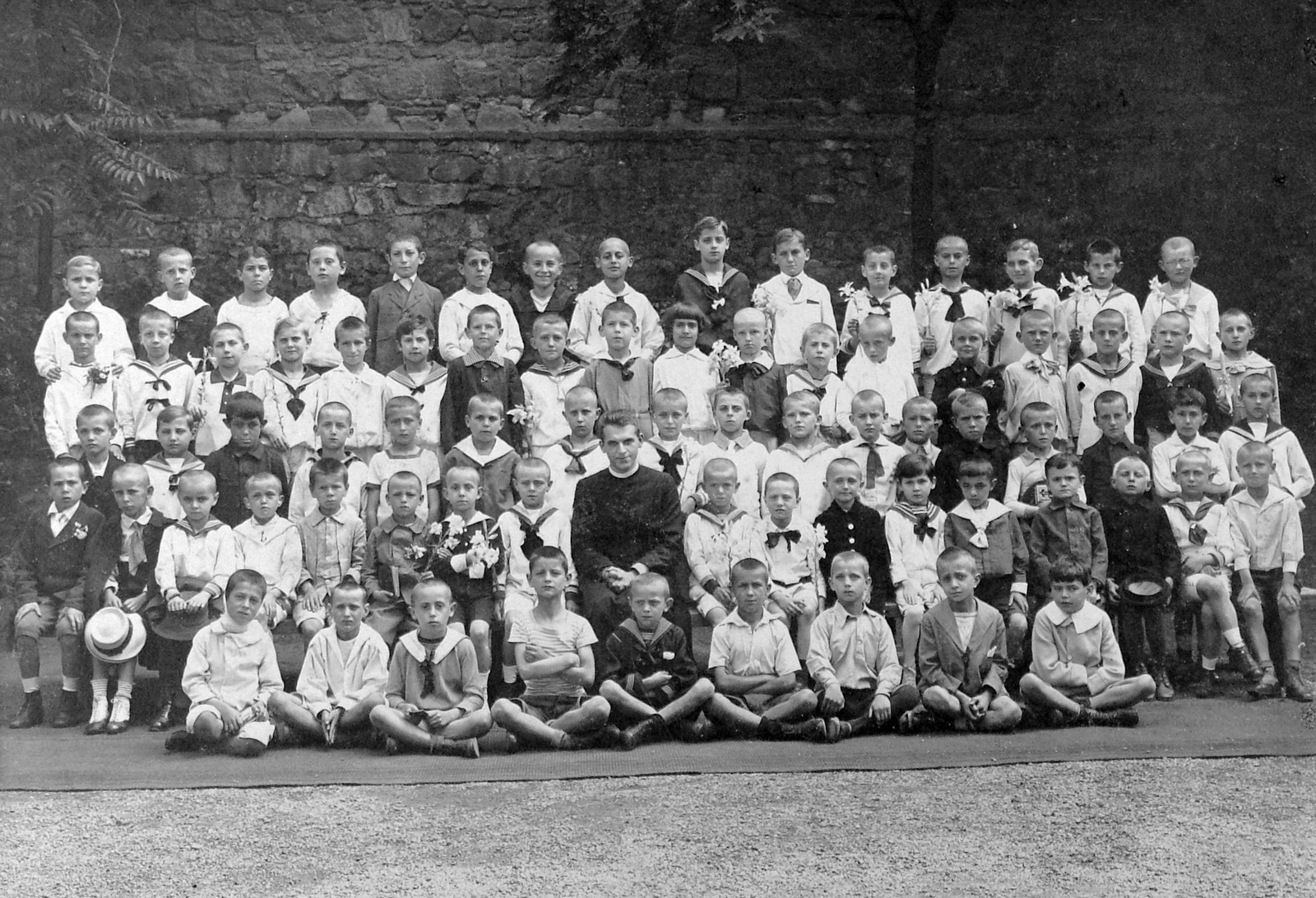 1932, Fortepan, school, yard, class photo, tableau, summer, kids, boys, teacher, cross-legged sitting, Fortepan #9496