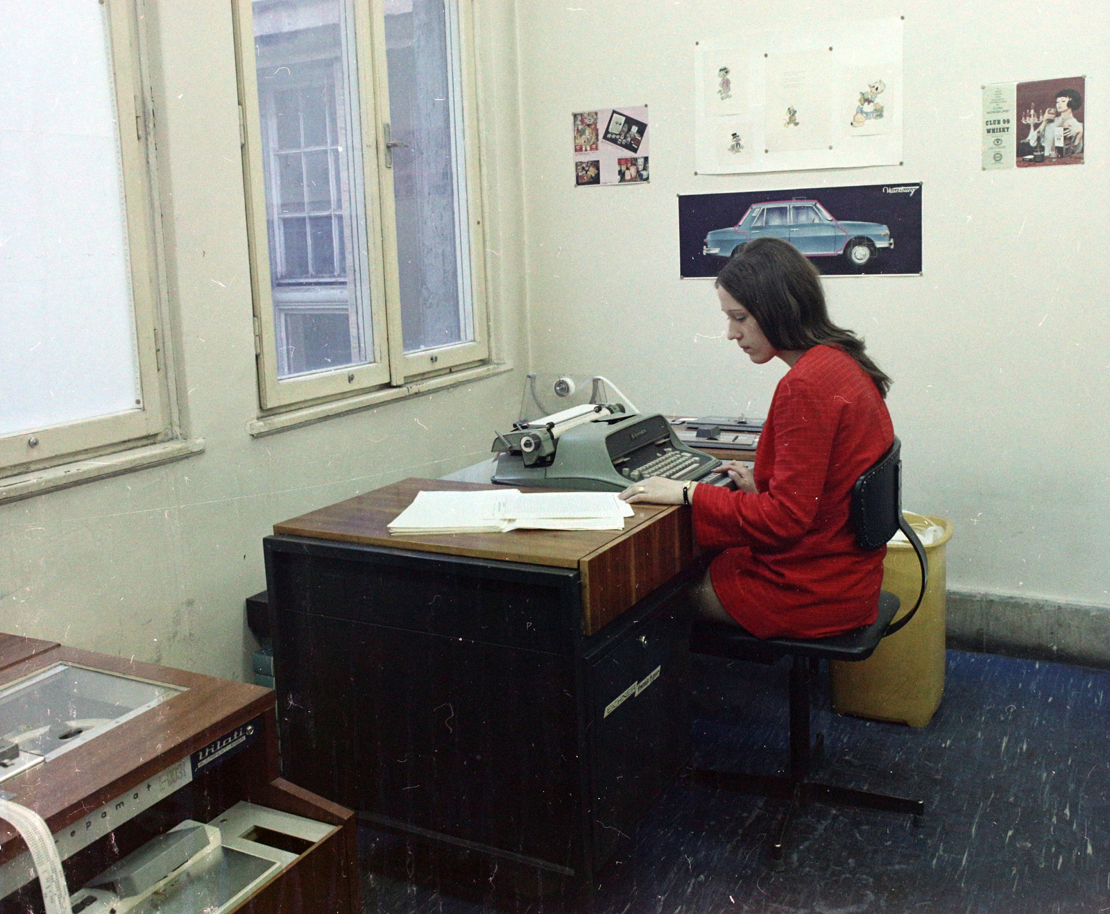Hungary, Budapest V., az UVATERV egyik irodája., 1972, UVATERV, colorful, typewriter, Budapest, perforated tape, data recording, Fortepan #94981