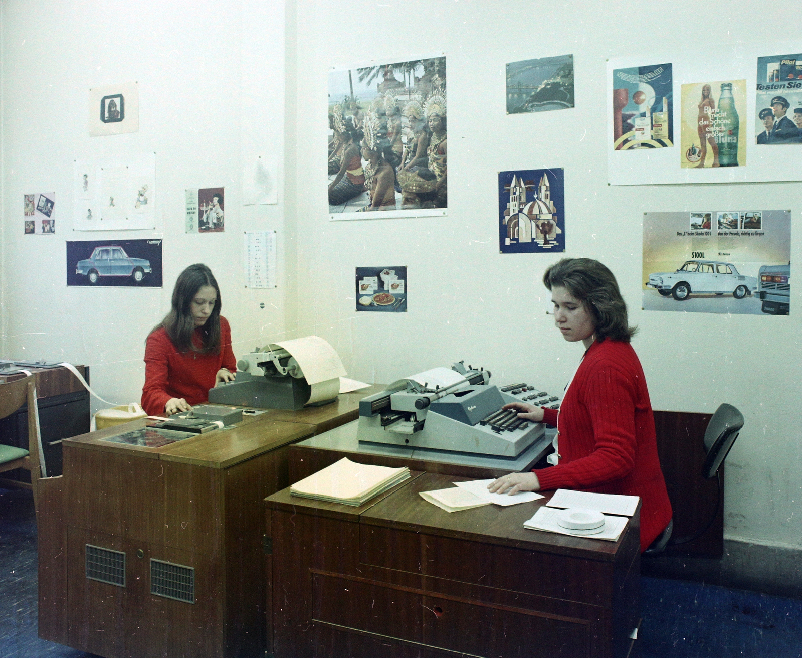 Hungary, Budapest V., az UVATERV egyik irodája., 1972, UVATERV, colorful, typewriter, Budapest, perforated tape, data recording, Fortepan #94983