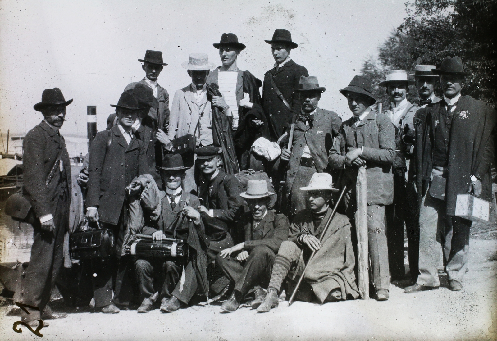 1906, Magyar Földrajzi Múzeum / Diagyűjtemény, kalap, csoportkép, férfiak, táska, Fortepan #95002