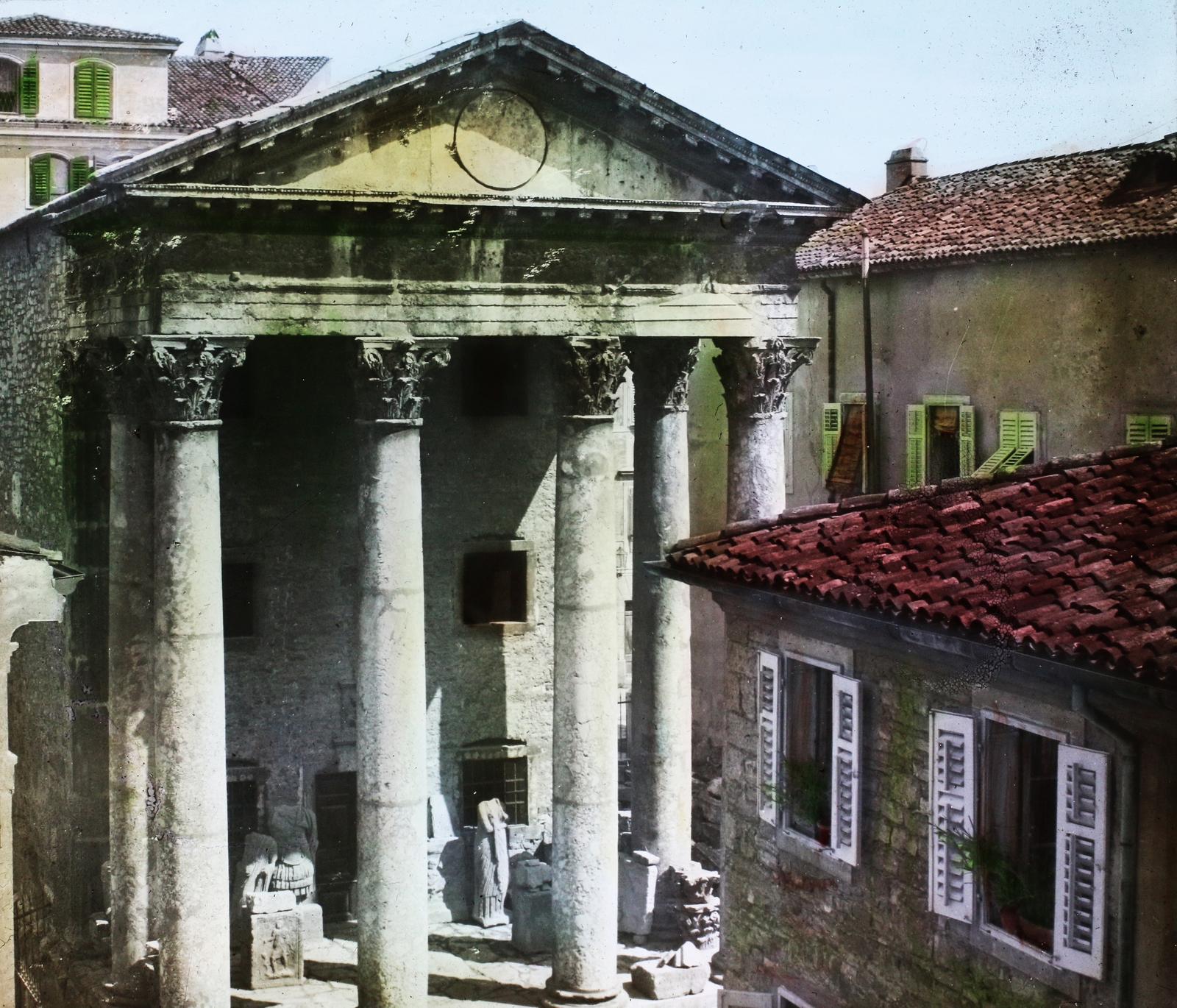 Horvátország, Póla, Augustus templom., 1908, Magyar Földrajzi Múzeum / Diagyűjtemény, antik kultúra, zsalugáter, Osztrák-Magyar Monarchia, Fortepan #95044