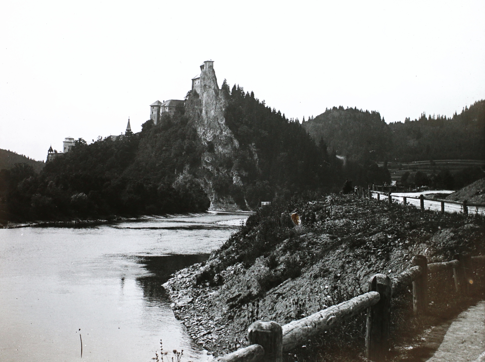Slovakia, Oravský Podzámok, Árva vára., 1907, Magyar Földrajzi Múzeum / Diagyűjtemény, castle, river, Fortepan #95070