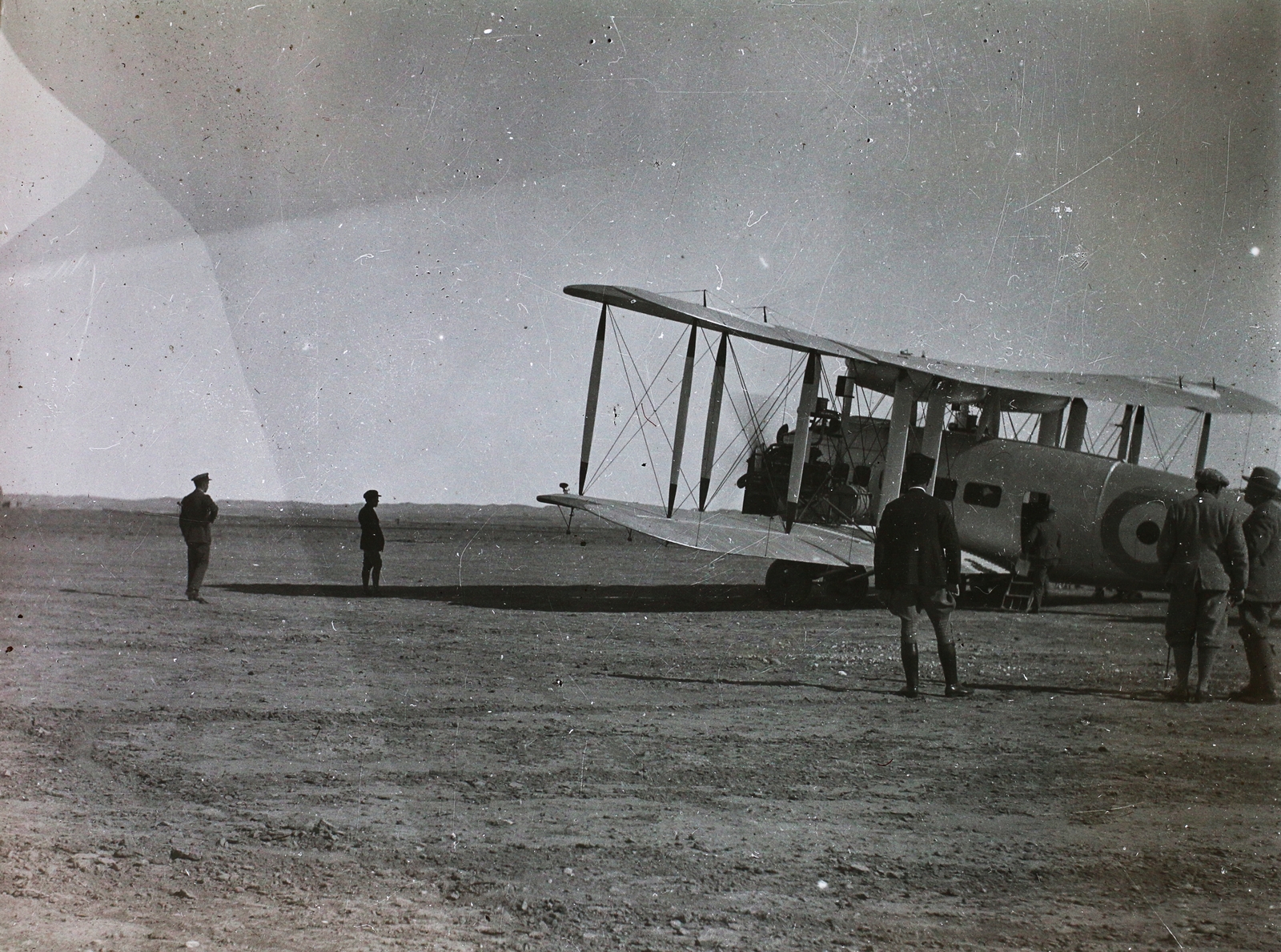 Iraq, Kirkuk, a brit Királyi Légierő egy repülőgépe., 1925, Magyar Földrajzi Múzeum / Diagyűjtemény, airplane, Vickers-Armstrongs-brand, biplane, Vickers Victoria, Fortepan #95077