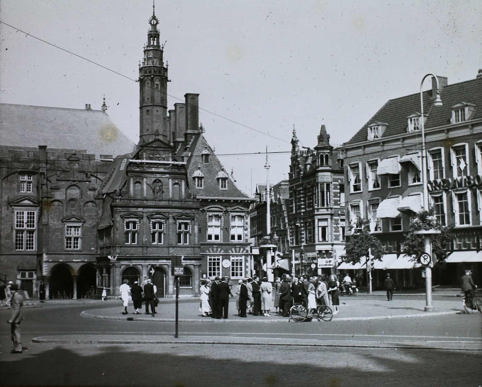 Hollandia, Haarlem, Grote Markt, szemben a Városháza., 1935, Magyar Földrajzi Múzeum / Diagyűjtemény, kerékpár, középület, Lieven de Key-terv, Fortepan #95082