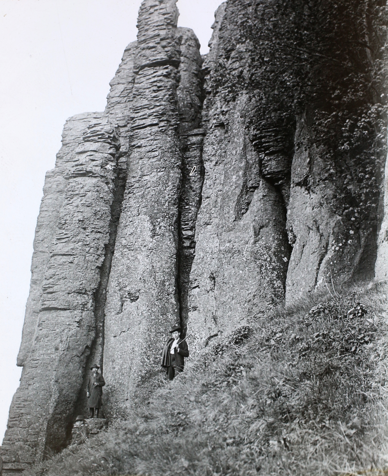 Hungary, Szent György-hegy, bazalt oszlopsor., 1906, Magyar Földrajzi Múzeum / Diagyűjtemény, geologist, Fortepan #95084