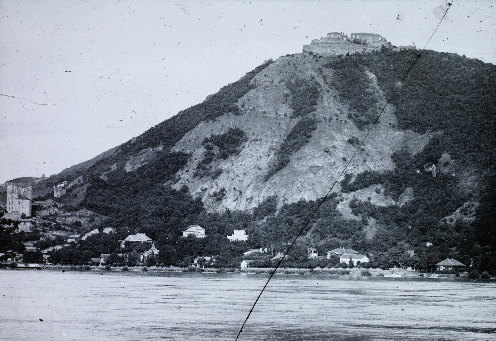 Magyarország,Dunakanyar, Visegrád, balra az Alsóvár lakótornya / Salamon-torony, fenn a Fellegvár., 1906, Magyar Földrajzi Múzeum / Diagyűjtemény, várrom, Fortepan #95093