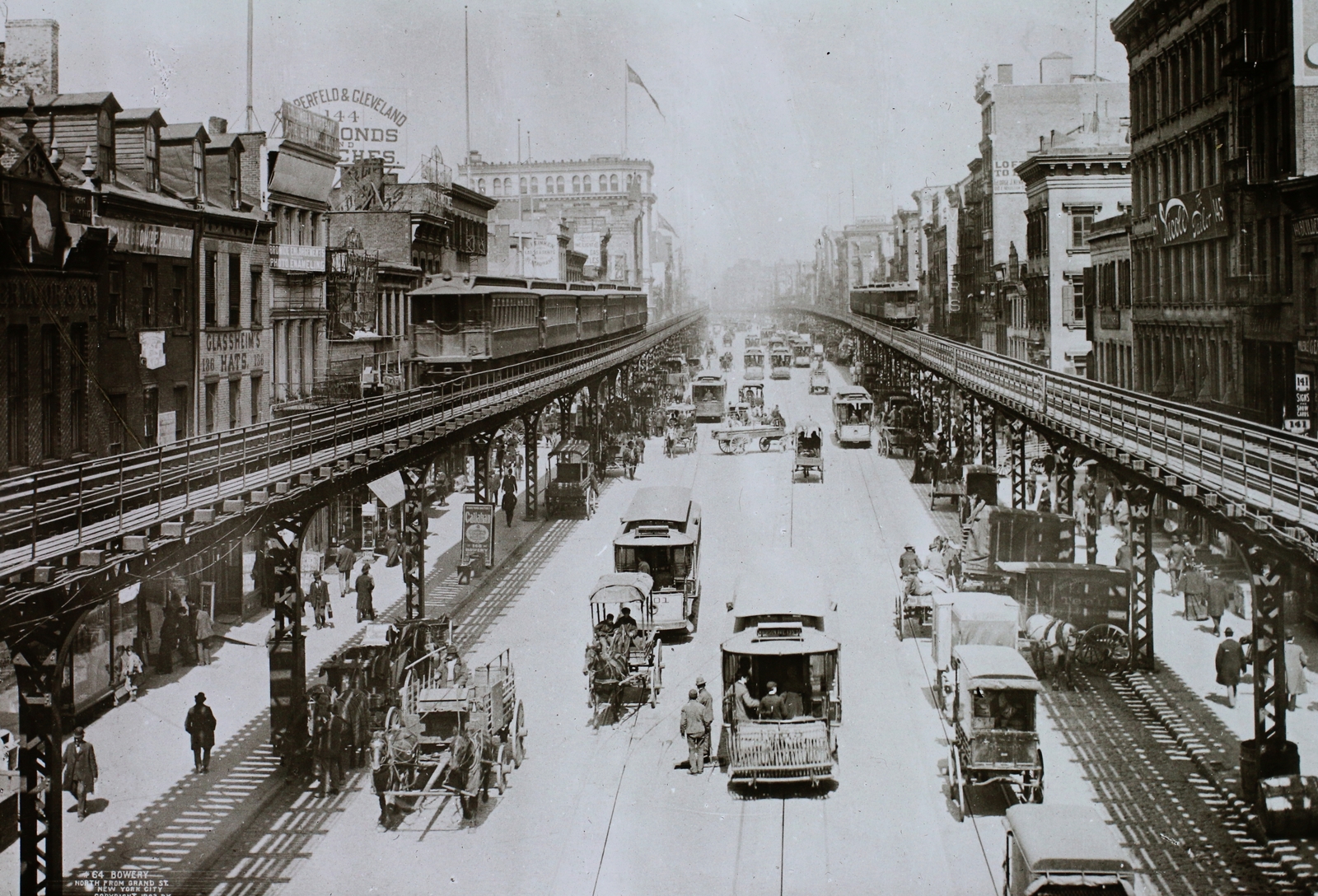 USA, New York, Bowery a Grand Street-től északra., 1910, Magyar Földrajzi Múzeum / Diagyűjtemény, Horse-drawn carriage, elevated railroad, Fortepan #95124