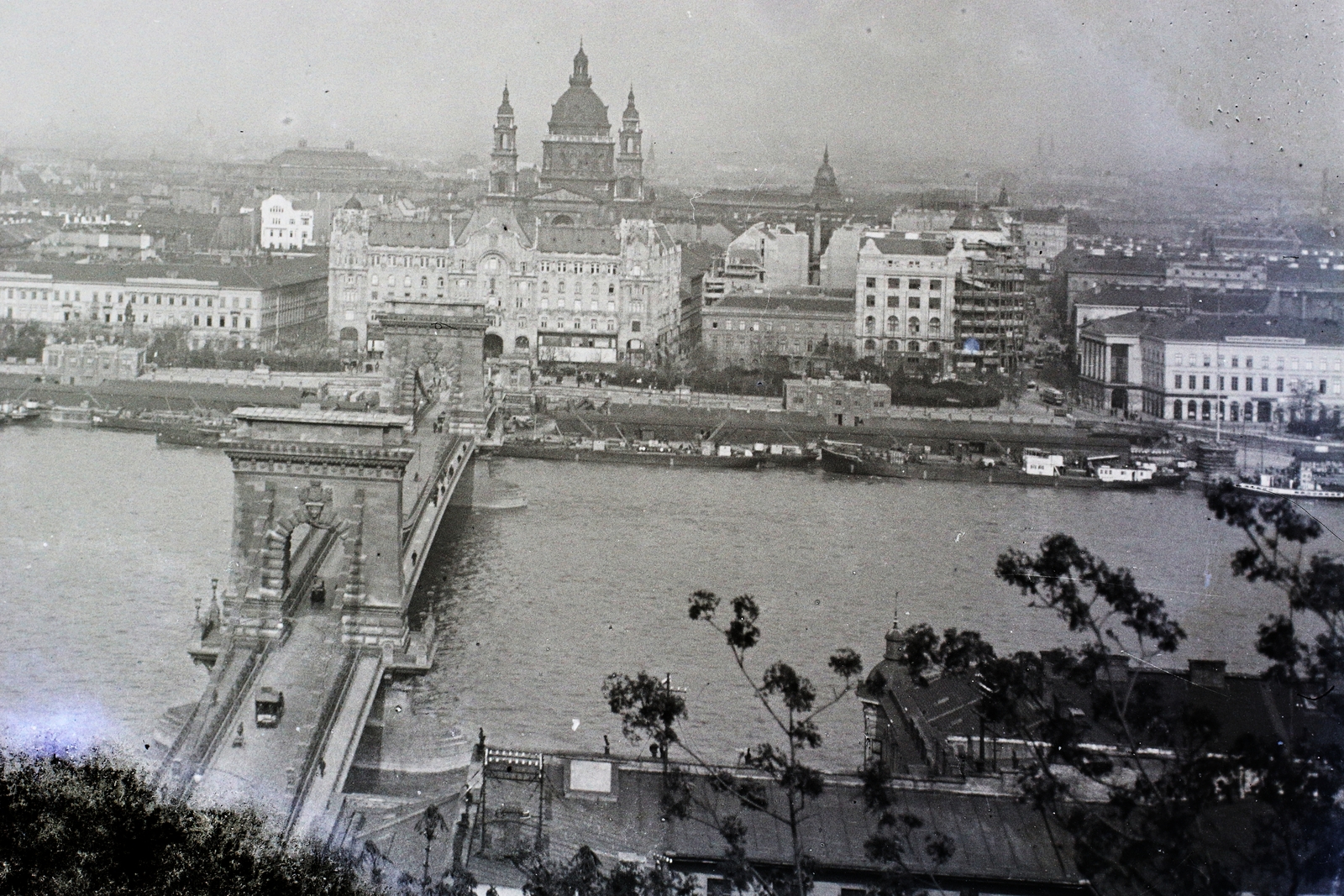 Hungary, Budapest I., kilátás a budai Várból a Széchenyi Lánchíd és a Bazilika felé., 1909, Magyar Földrajzi Múzeum / Kerekes J. Zoltán, cityscape, picture, Danube, Budapest, suspension bridge, William Tierney Clark-design, Fortepan #95231