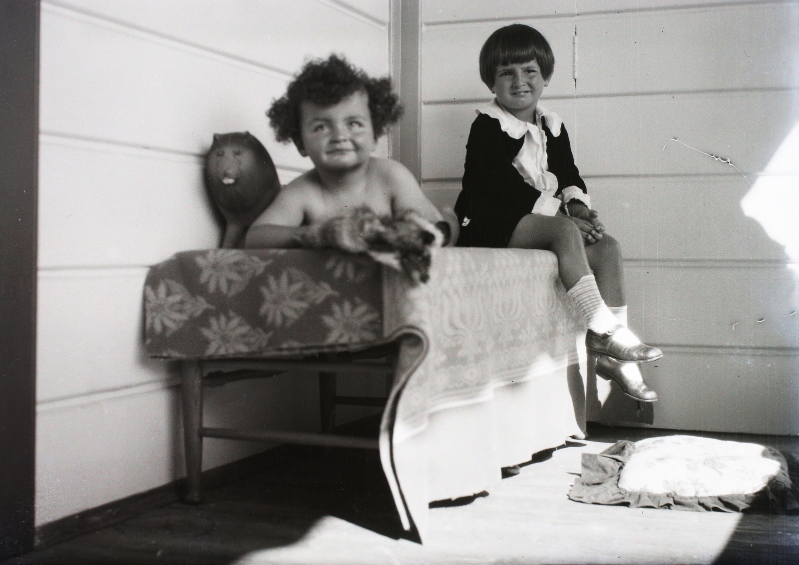 1927, Zichy, lying on stomach, kids, hairdo, toy animal, Fortepan #95311