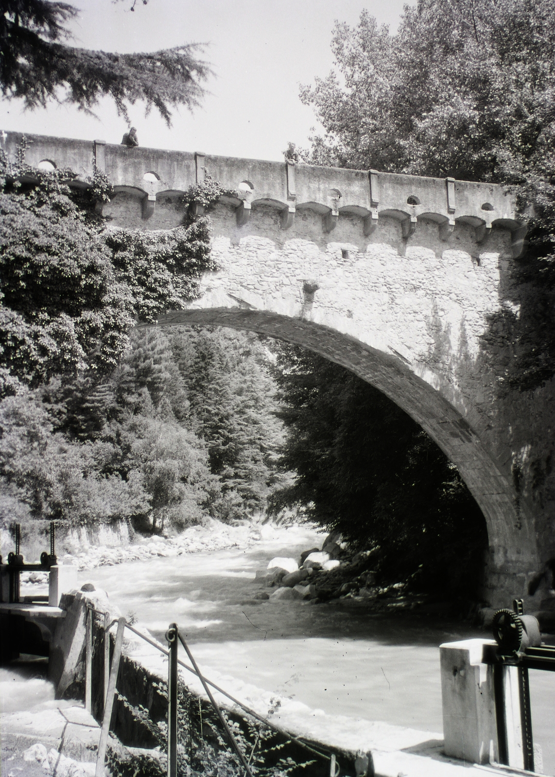 Italy, Merano, Steinerner Steg (Ponte Romano) kőhíd a Passer folyó felett., 1929, Schermann Ákos, Schermann Szilárd, stone bridge, Fortepan #95357